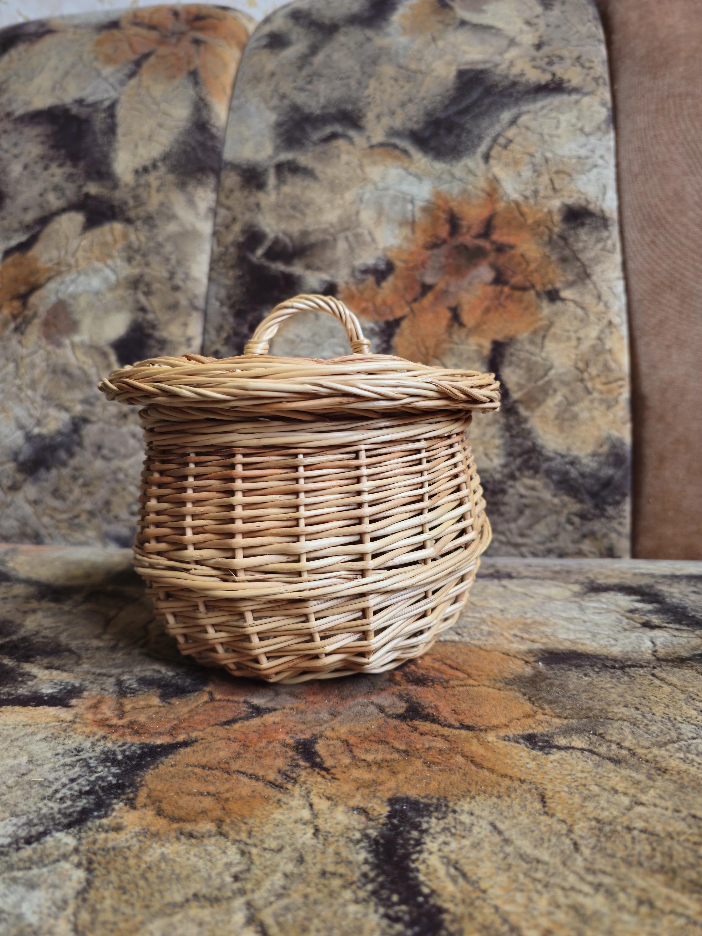Handwoven Willow Basket Jar with Lid: Rustic Kitchen & Home Decor