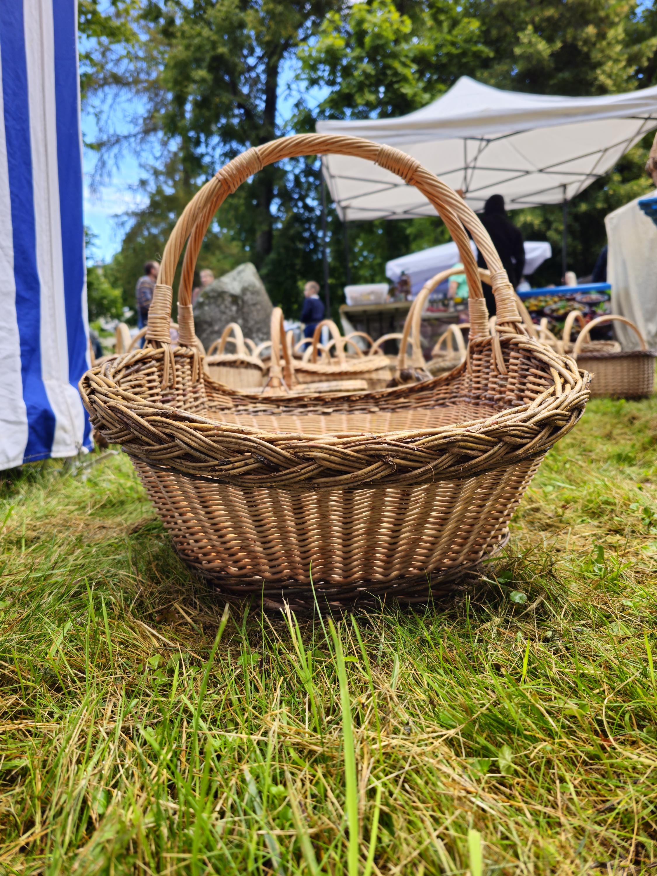 Extra Large Rustic Wicker Basket with Braided Rim – Handwoven Willow Basket for Gathering & Storage
