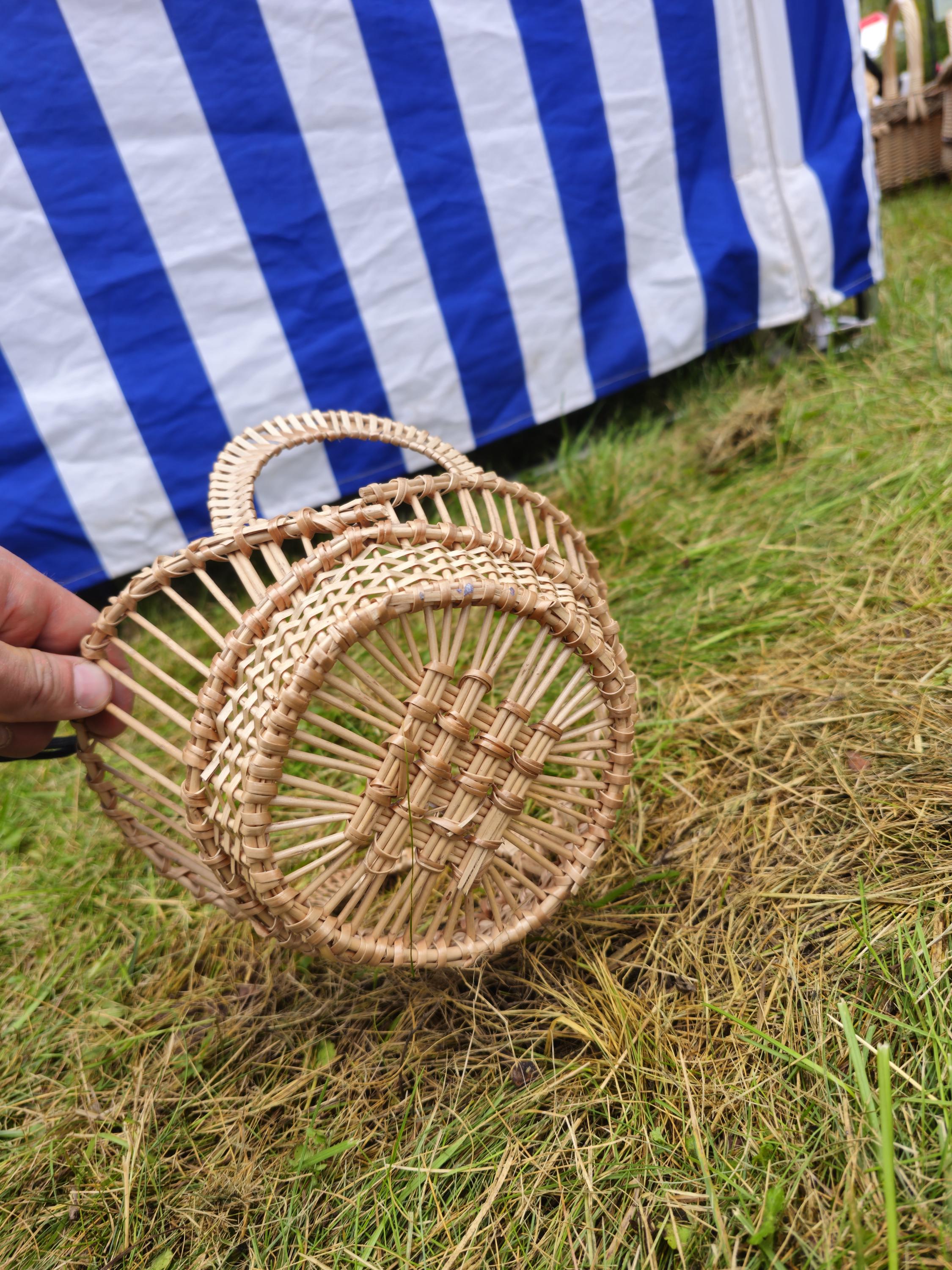 Rustic Open-Weave Willow Basket – Handwoven Decorative Bowl for Bread, Fruit or Display