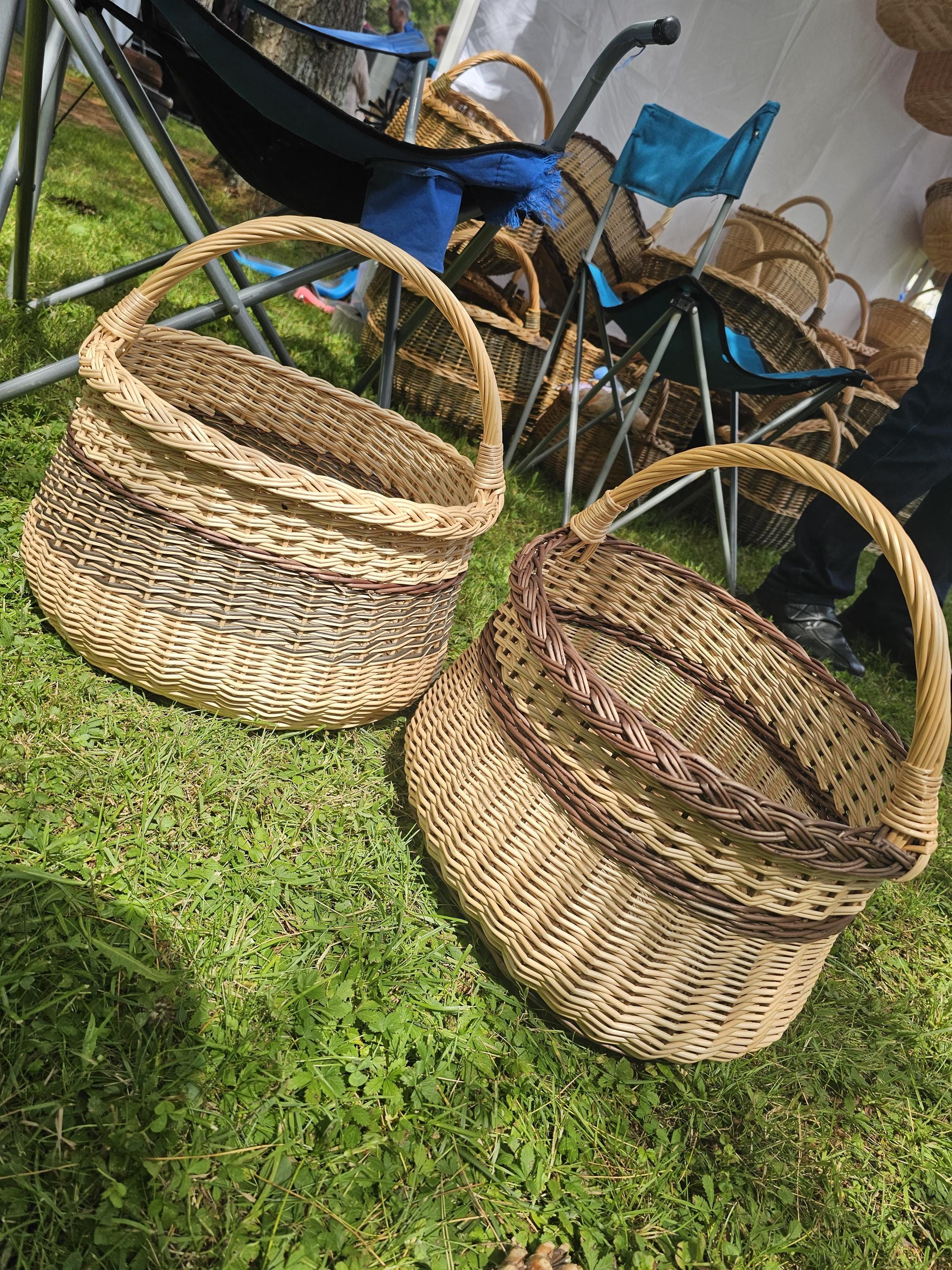 Handwoven Wicker Basket: Rustic Farmhouse Blanket Storage, Lithuanian Craft