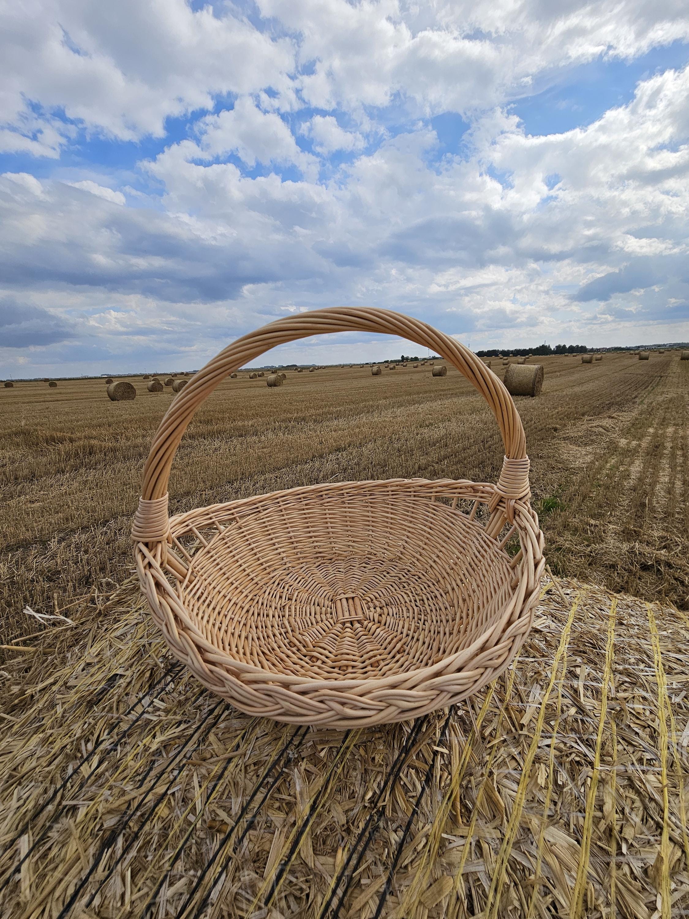 Handwoven Willow Trug Basket: Rustic Wedding & Home Display