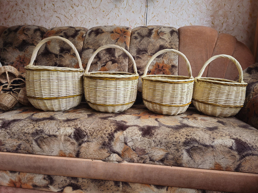 Handwoven Wicker Foraging Basket: Rustic Willow, Lithuanian Craft