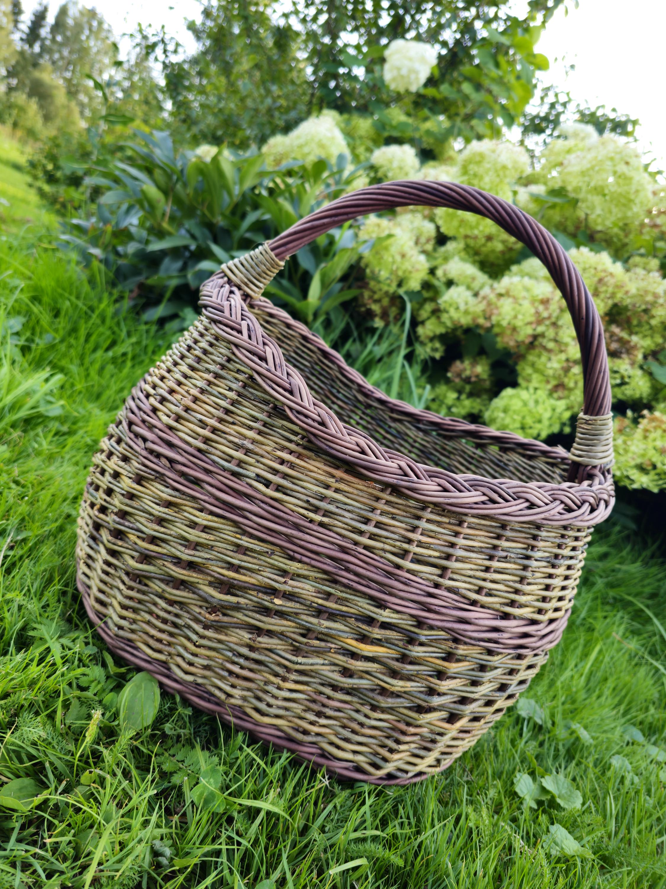 Rustic Decorative Wicker Basket – Handwoven Natural Storage – Farmhouse Cottagecore Home Decor