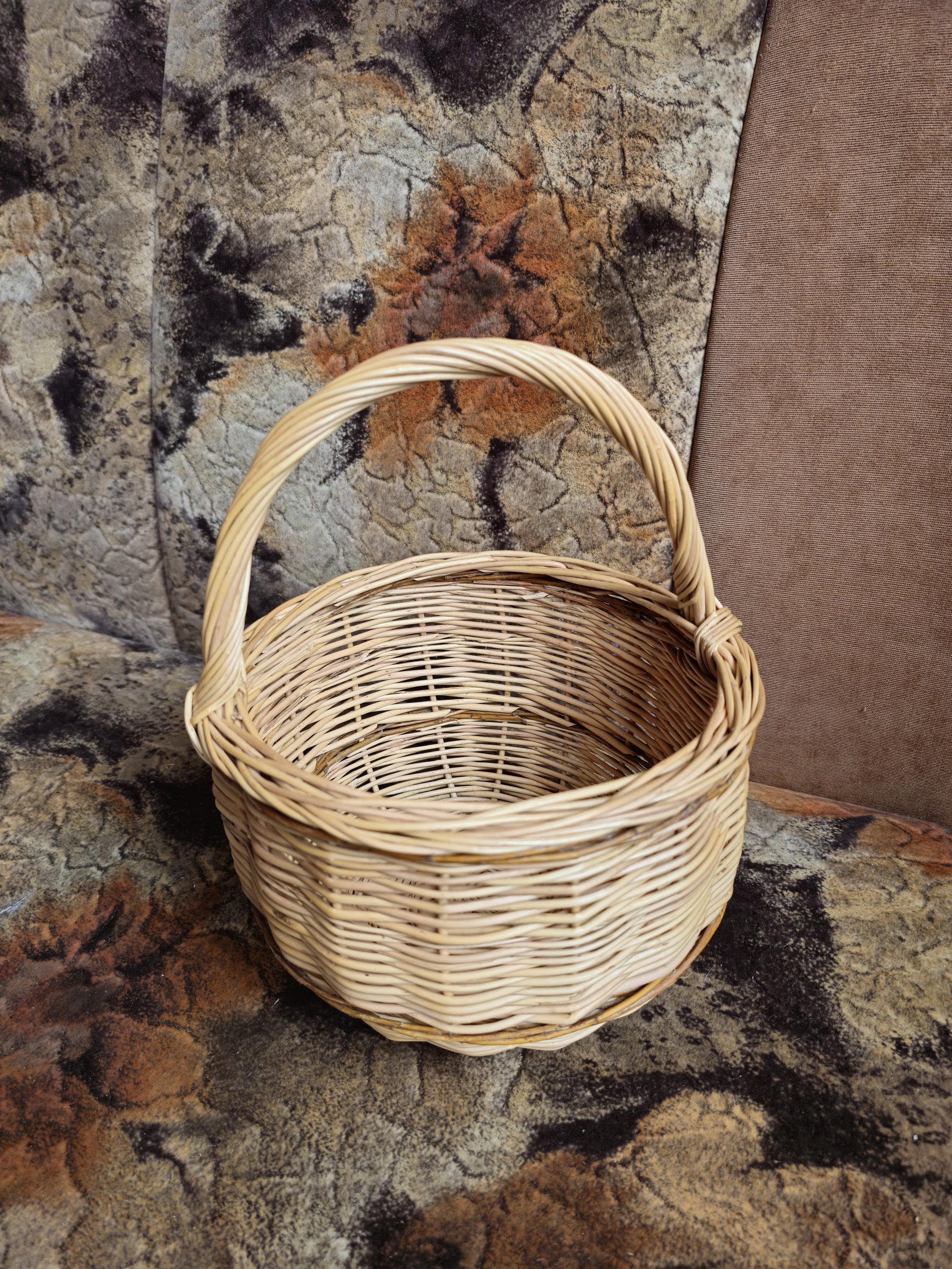 Handmade Willow Wicker Basket with Handle: Rustic Foraging & Home Decor