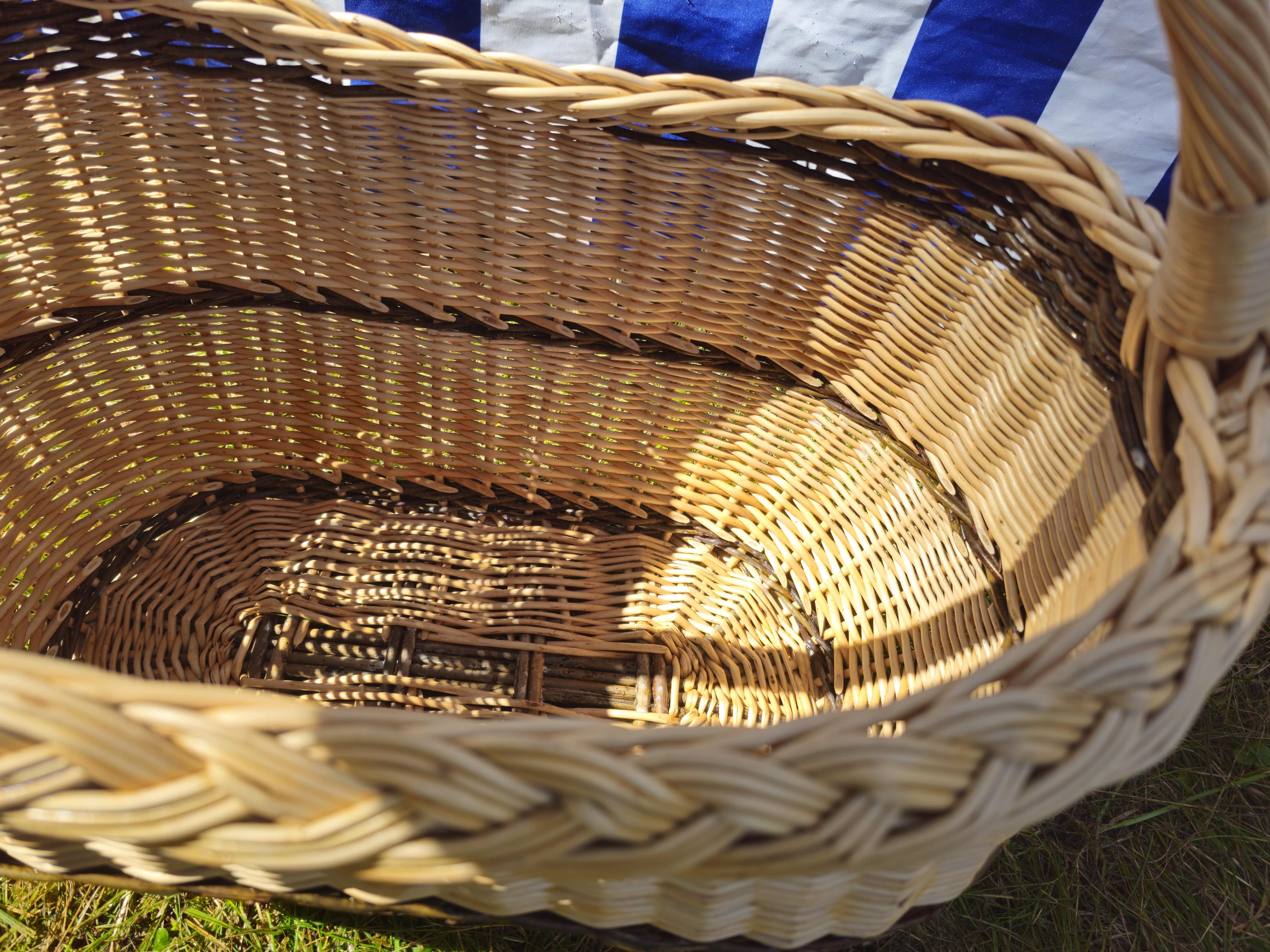 Wicker Oval Basket with Braided Rim – Medium Handwoven Willow Basket