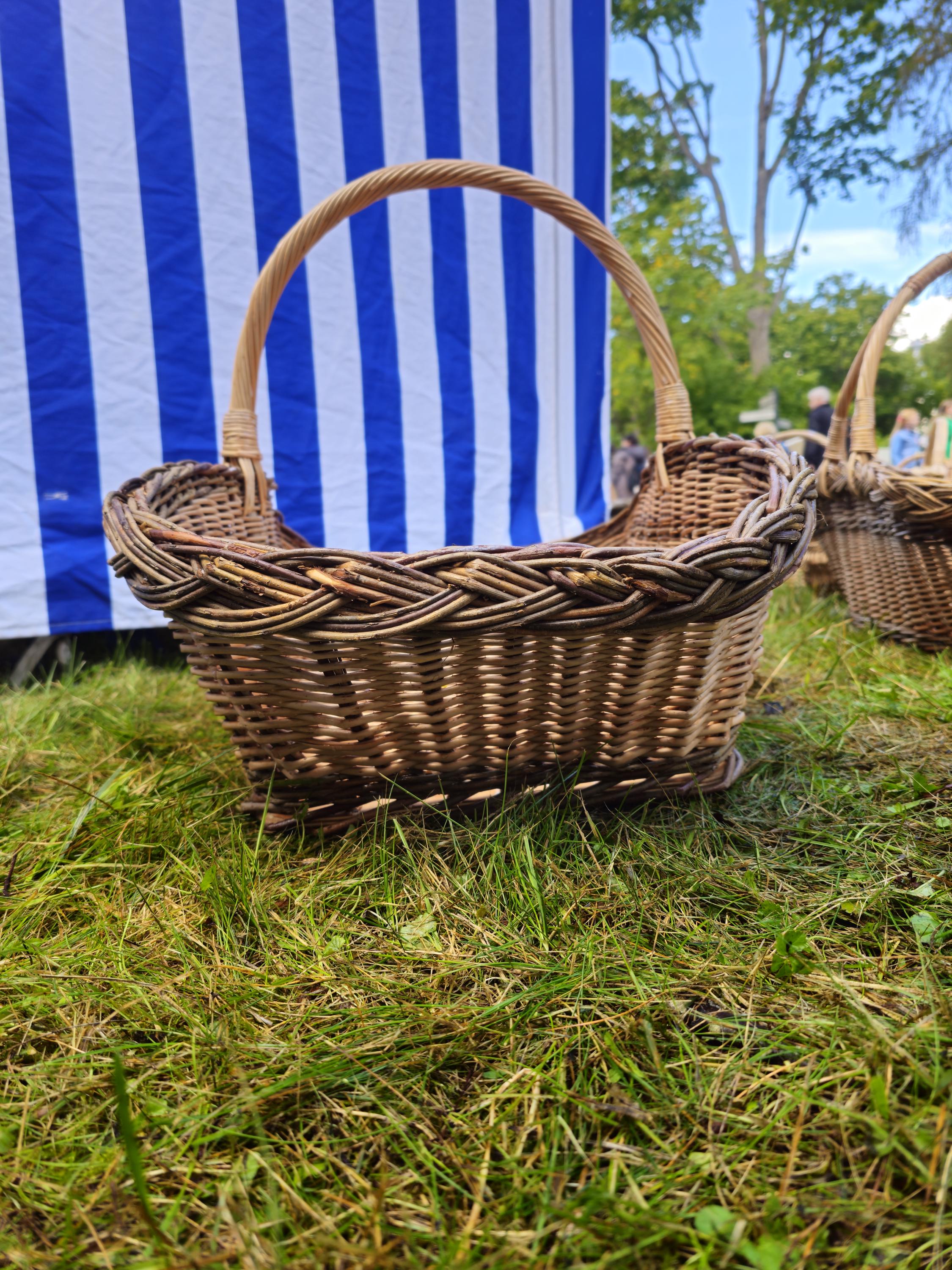 Wicker Gathering Basket with Wooden Base – Extra Large Handwoven Willow Basket