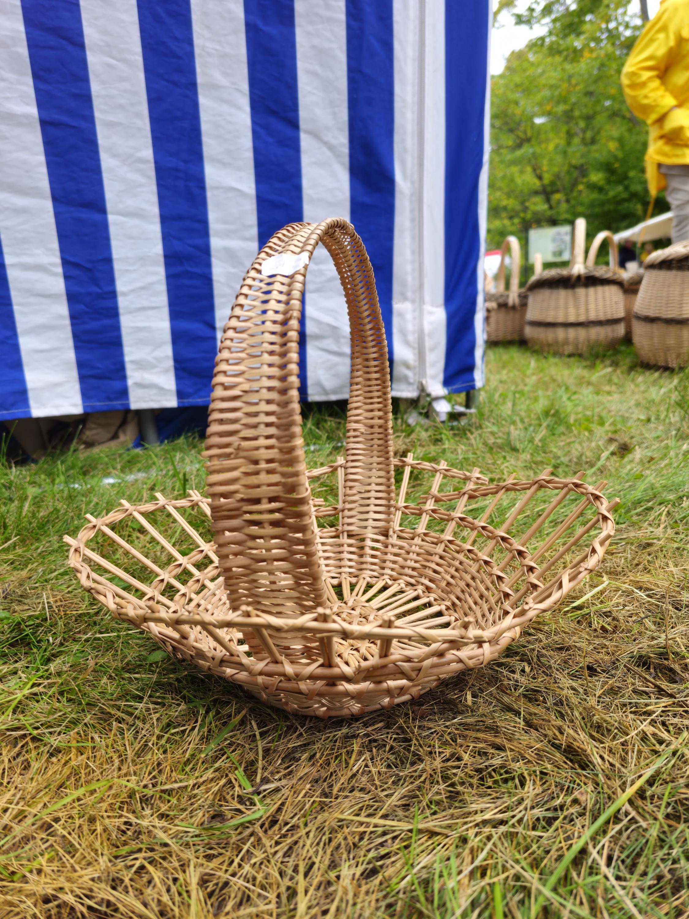 Shallow Wicker Display Basket with Arched Handle – Oval Handwoven Tray