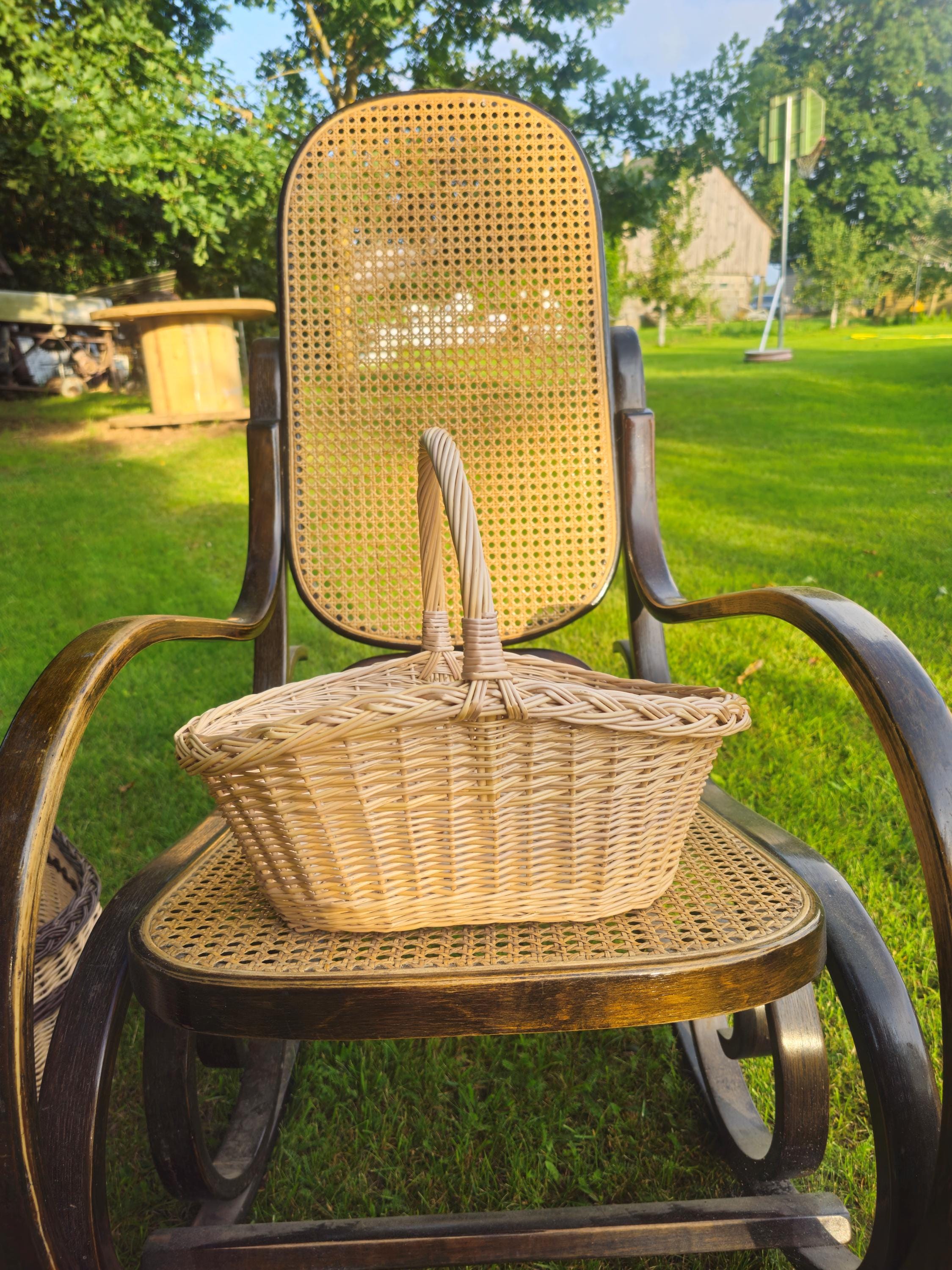 Handwoven Willow Basket: Farmhouse Decor & Bread Storage