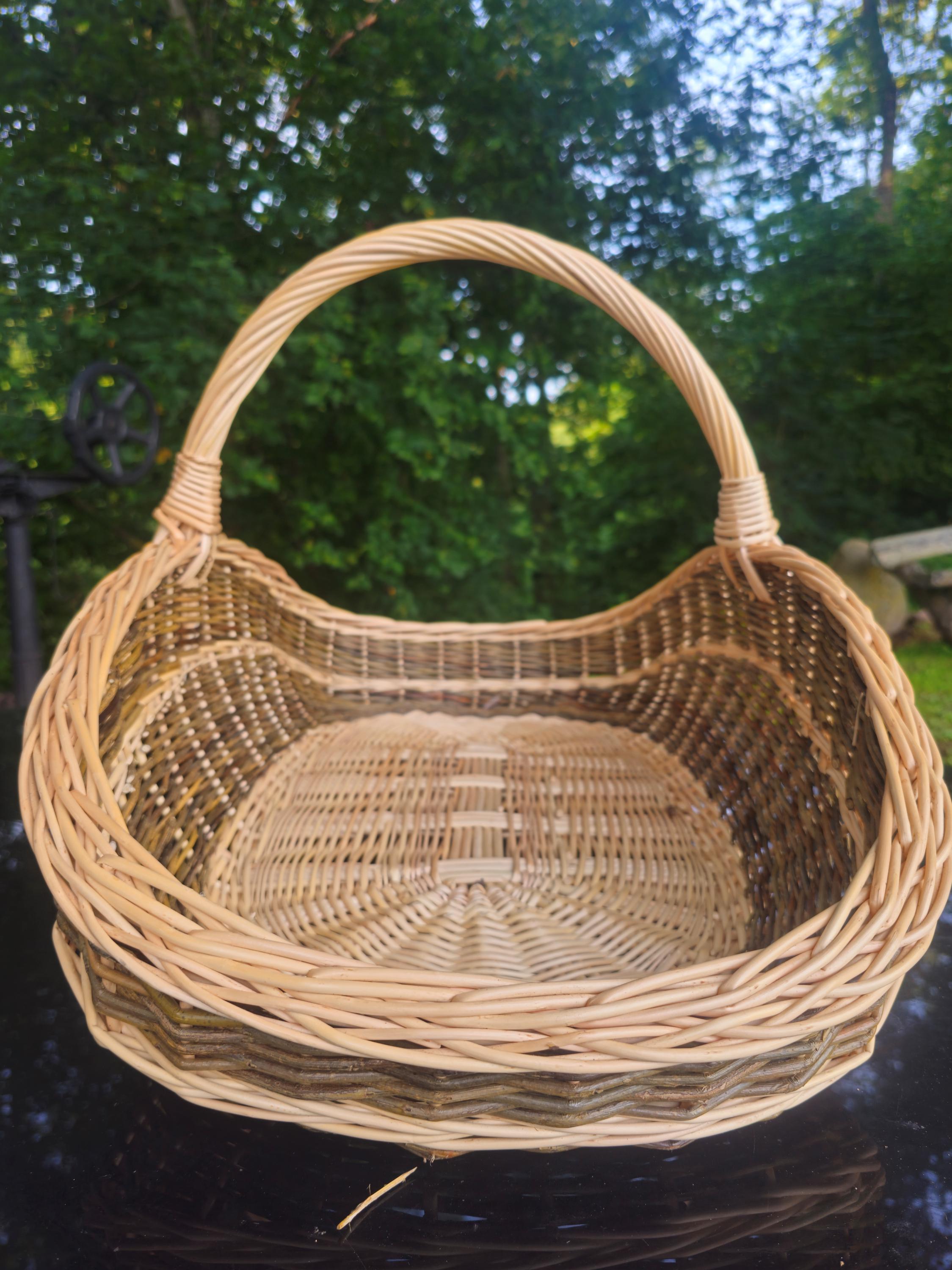 Extra-large Wicker Basket | Two-Tone Willow Trug for Foraging & Flower Gathering | Rustic Farmhouse Decoration