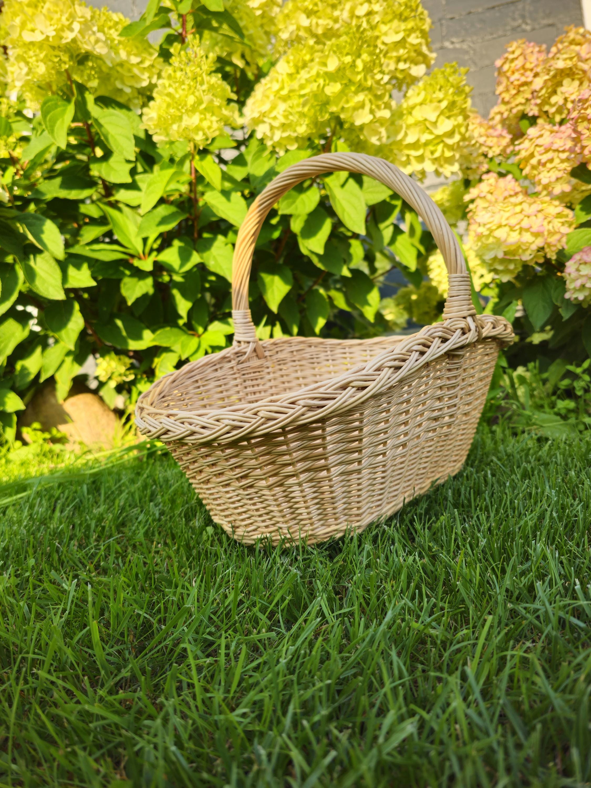 Handwoven Willow Basket: Farmhouse Decor & Bread Storage