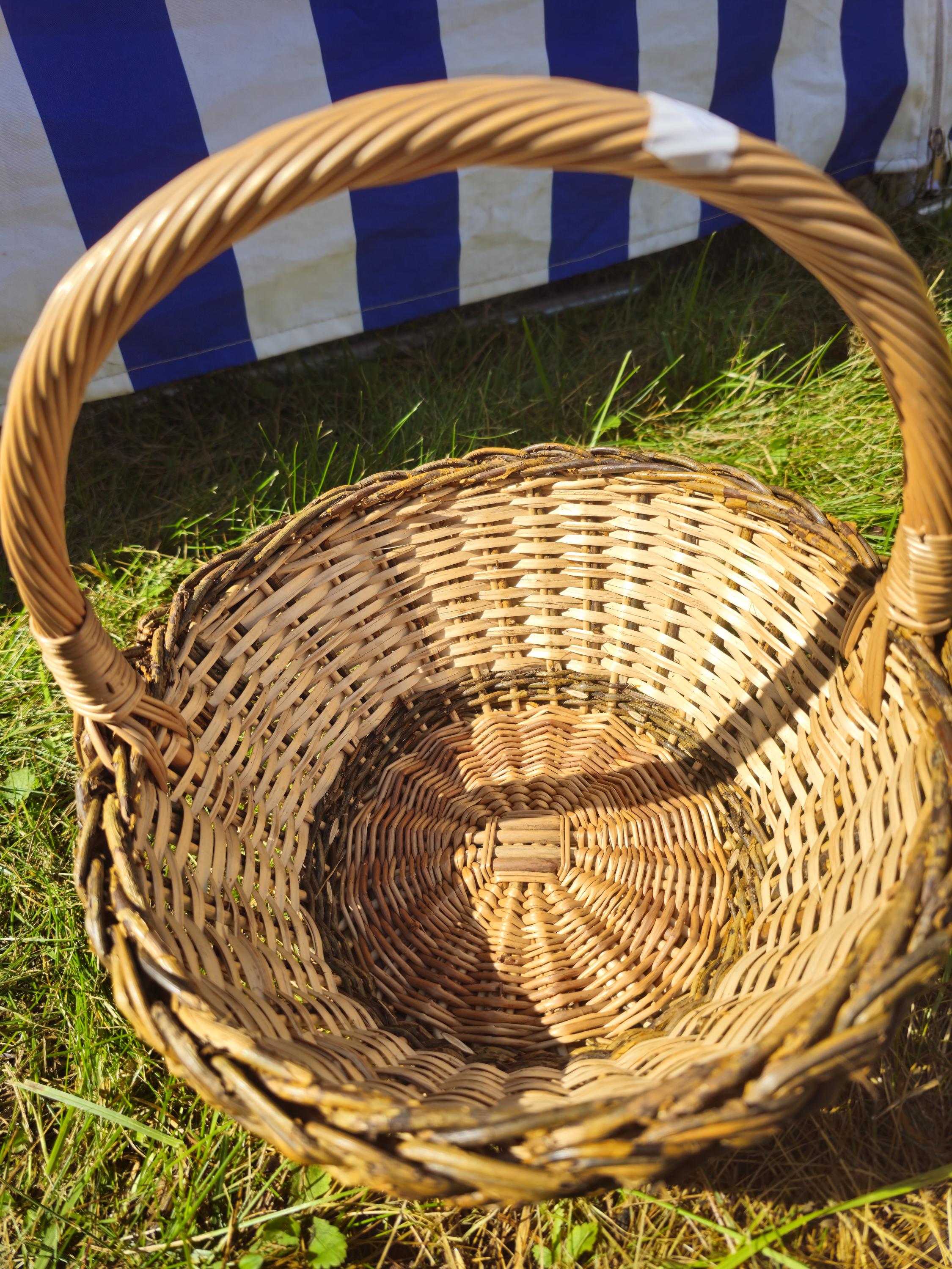 Round Wicker Basket – Handwoven Natural Storage