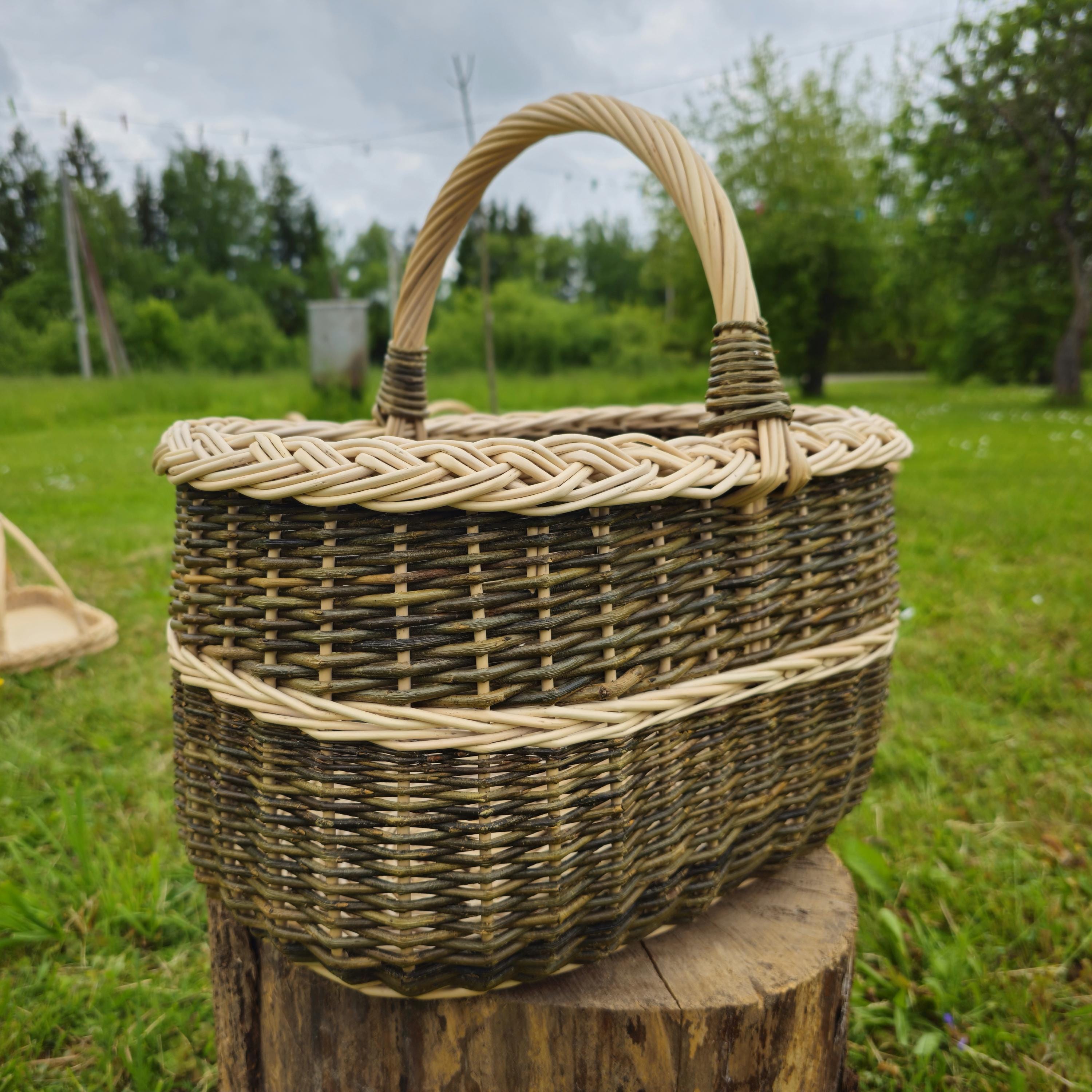 Handmade Wicker Basket with Handle: Rustic Farmhouse Decor from Lithuania
