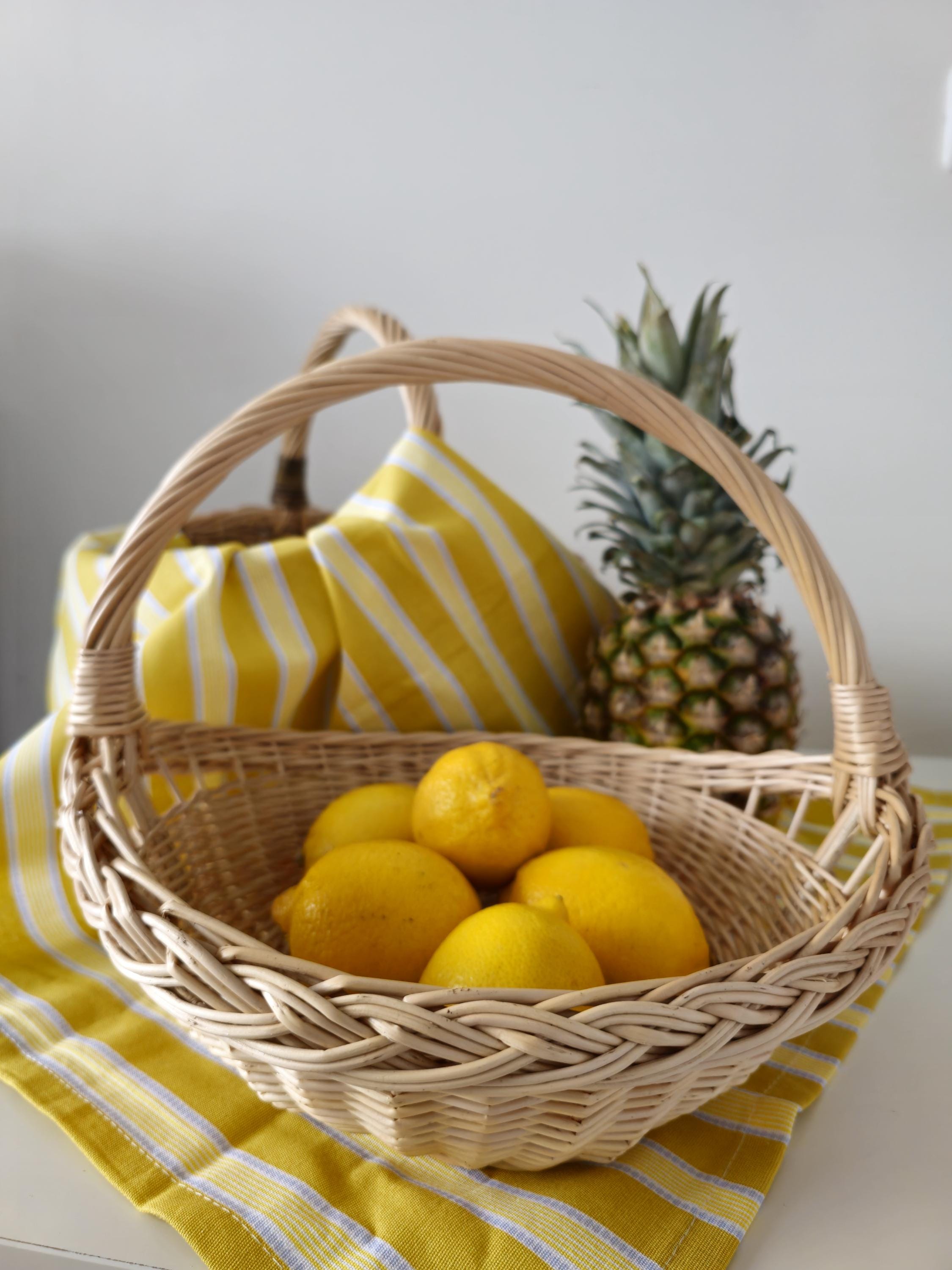 Handwoven Willow Trug Basket: Rustic Wedding & Home Display