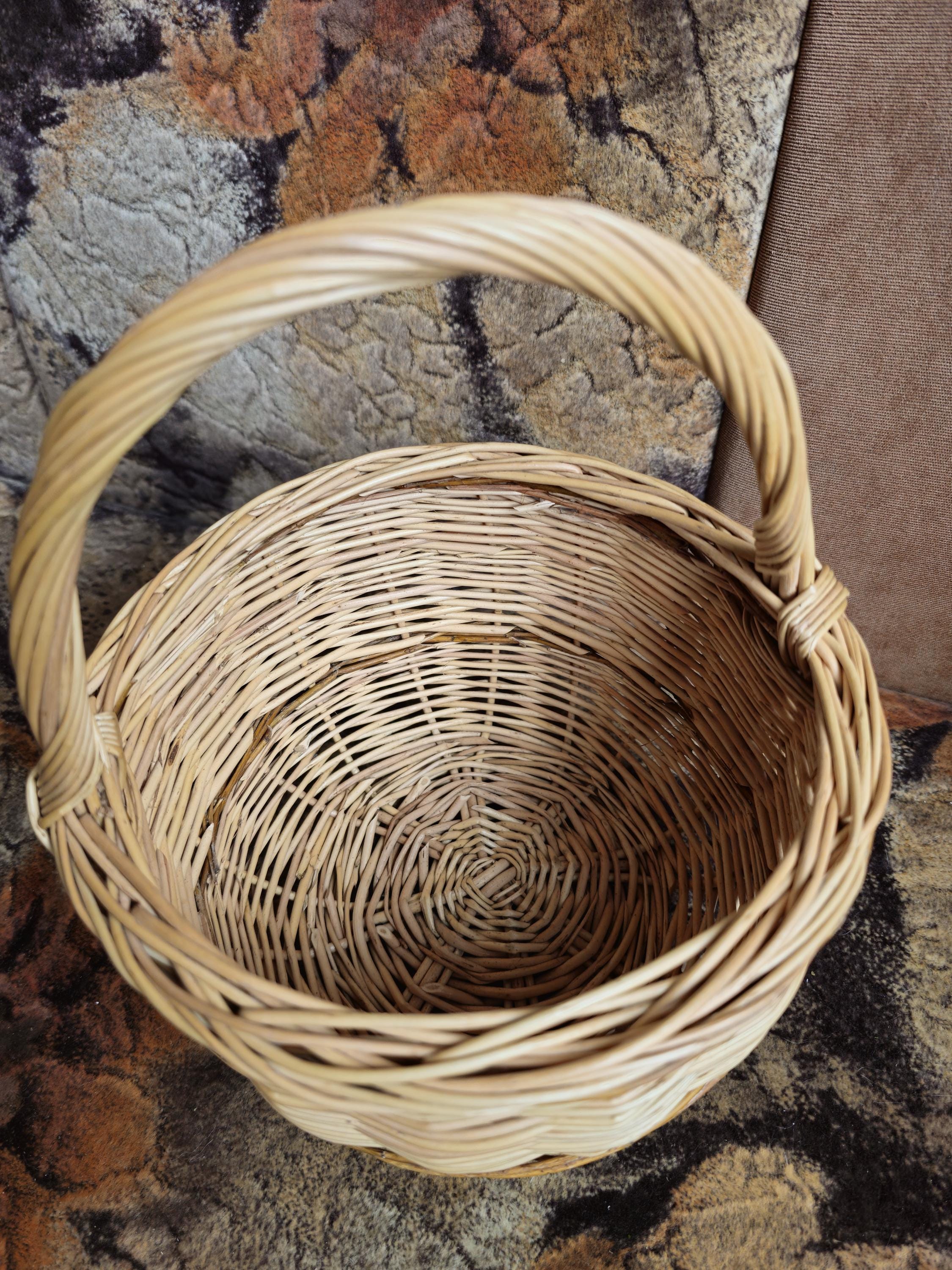 Handmade Willow Wicker Basket with Handle: Rustic Foraging & Home Decor