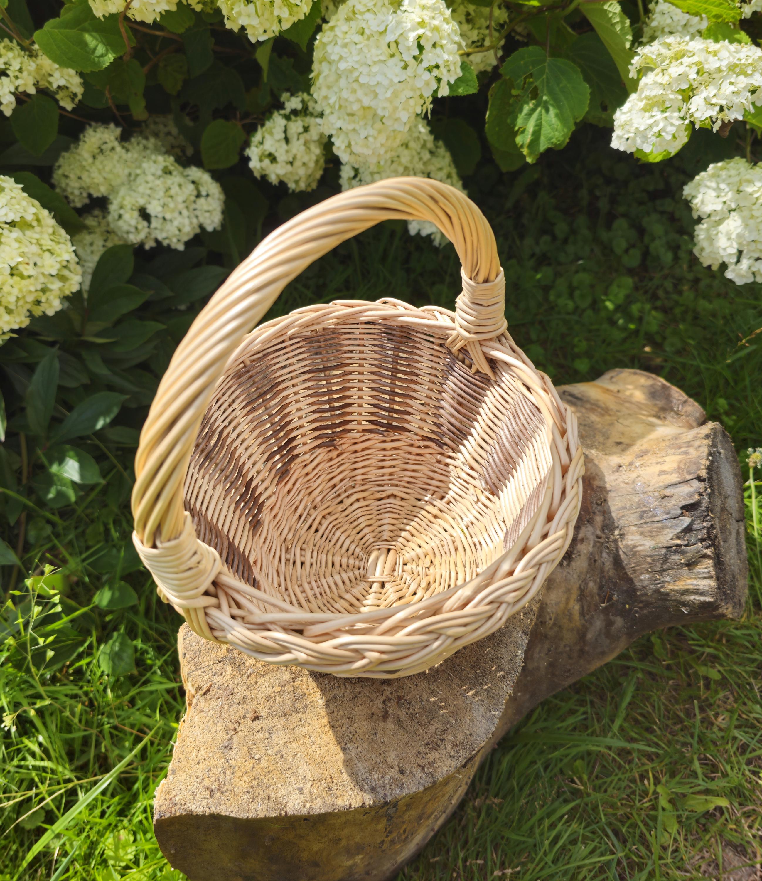 Small Rustic Decorative Wicker Basket – Mini Handwoven Farmhouse Storage – Cottagecore Natural Decor