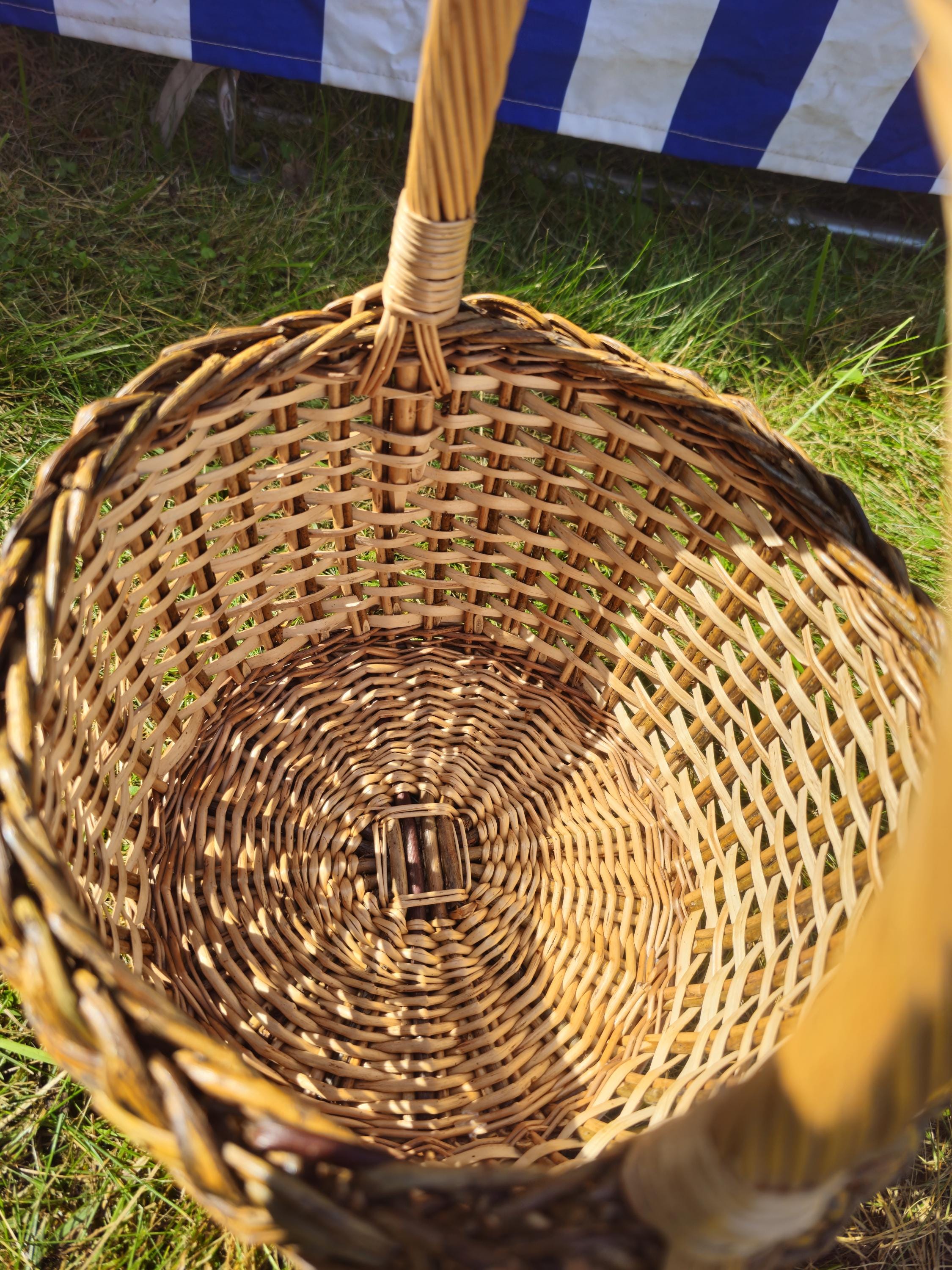 Round Wicker Basket – Handwoven Natural Storage