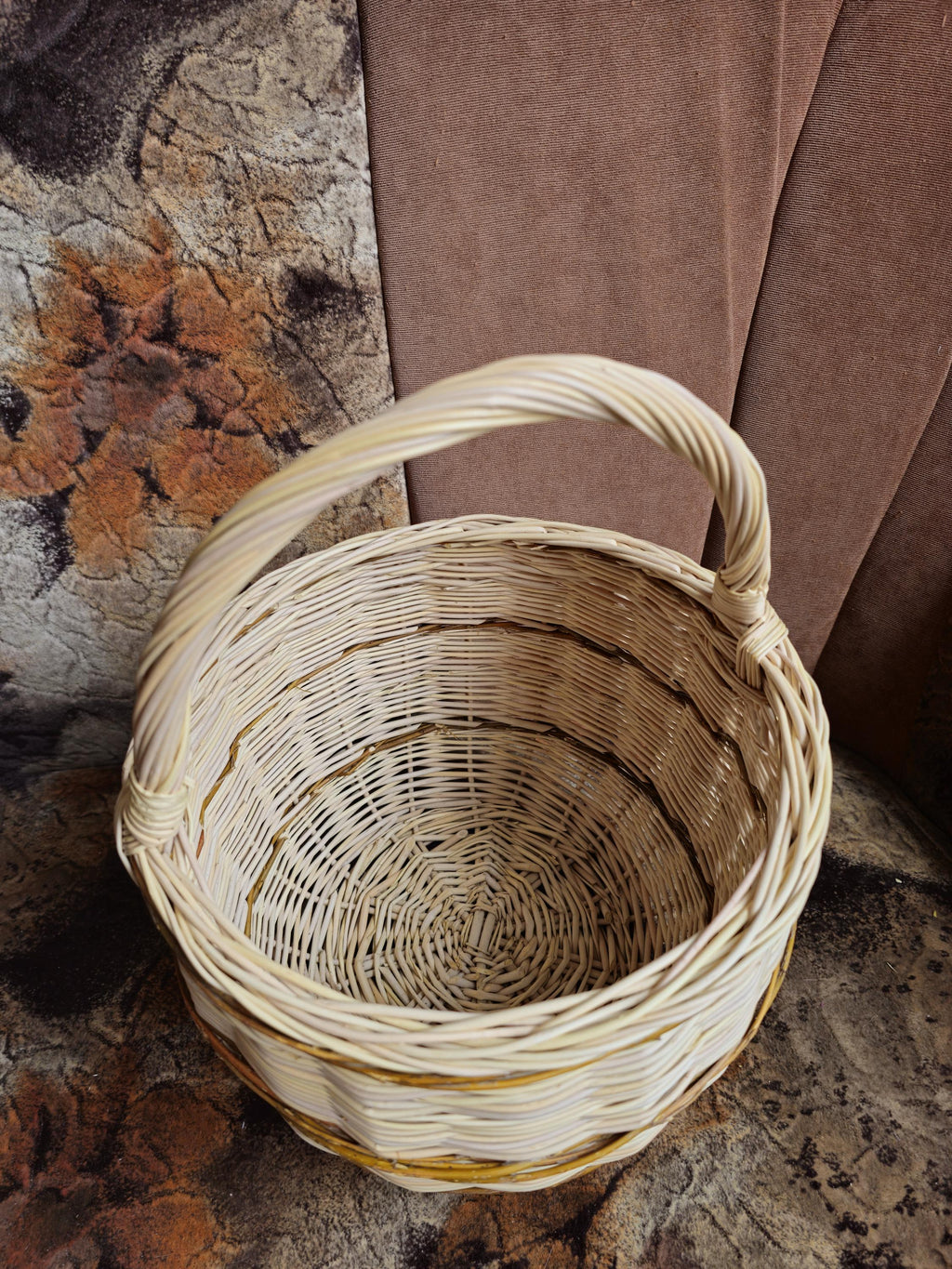 Rustic Handwoven Wicker Basket – Traditional Gathering Basket