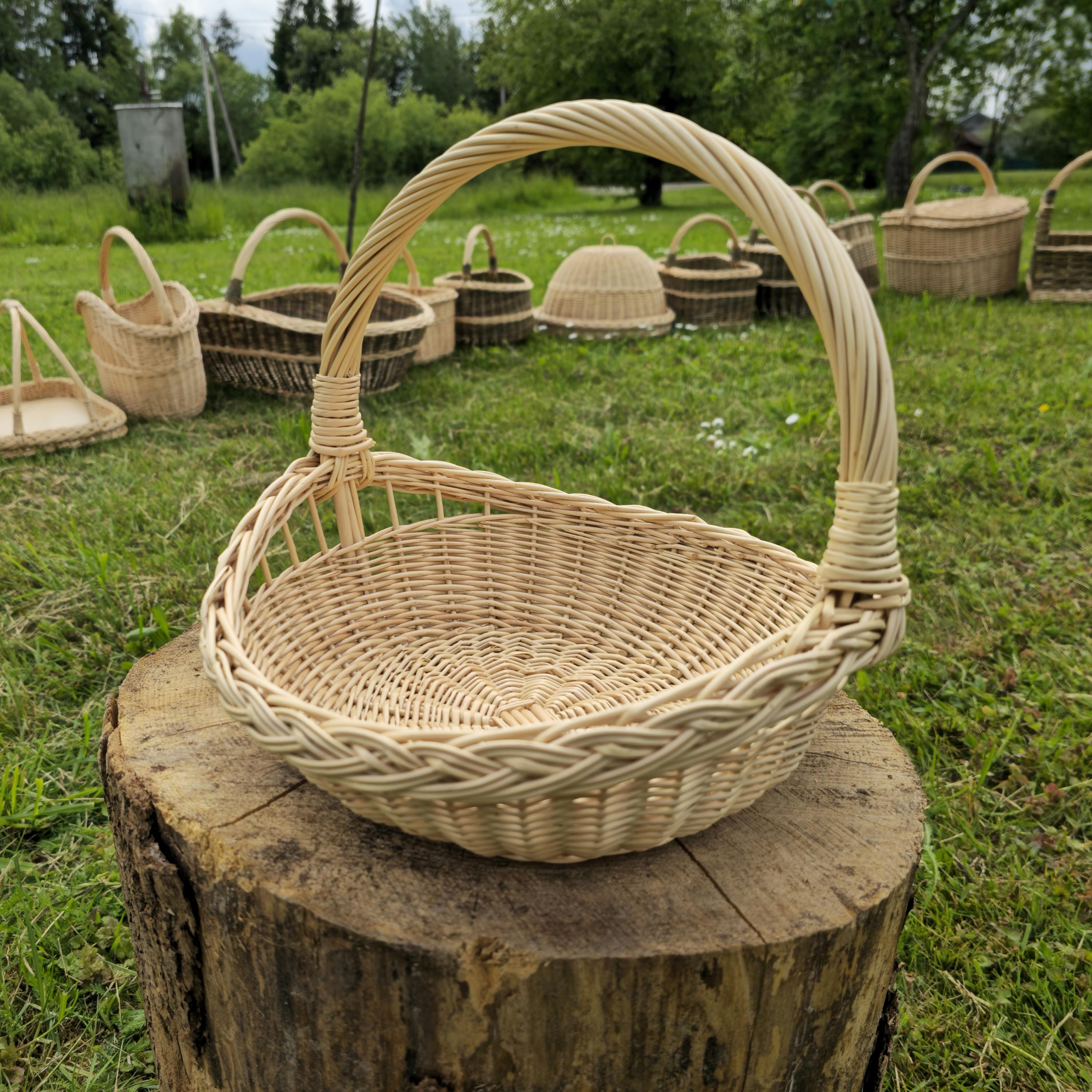 Handwoven Willow Trug Basket: Rustic Wedding & Home Display