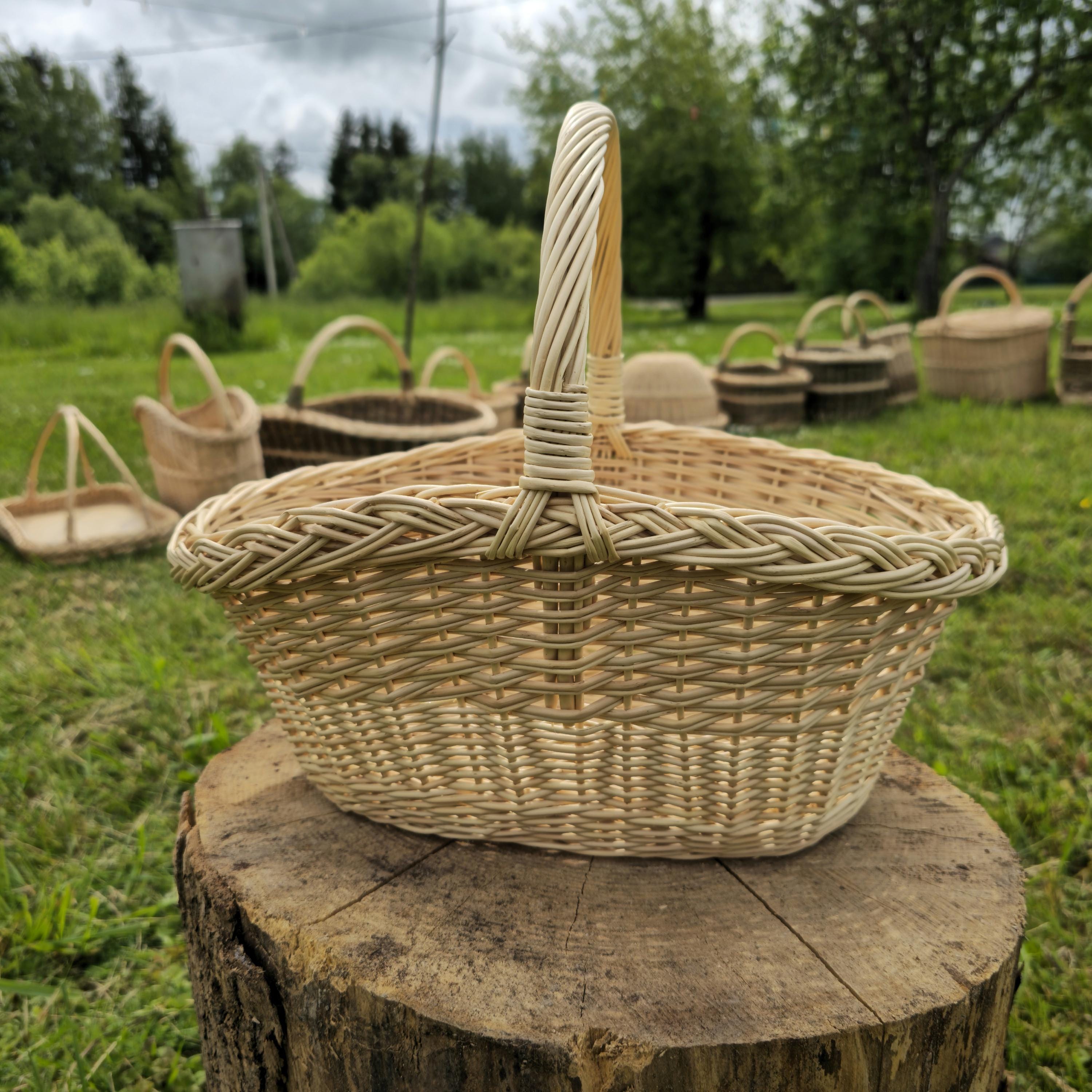 Handwoven Willow Basket: Farmhouse Decor & Bread Storage