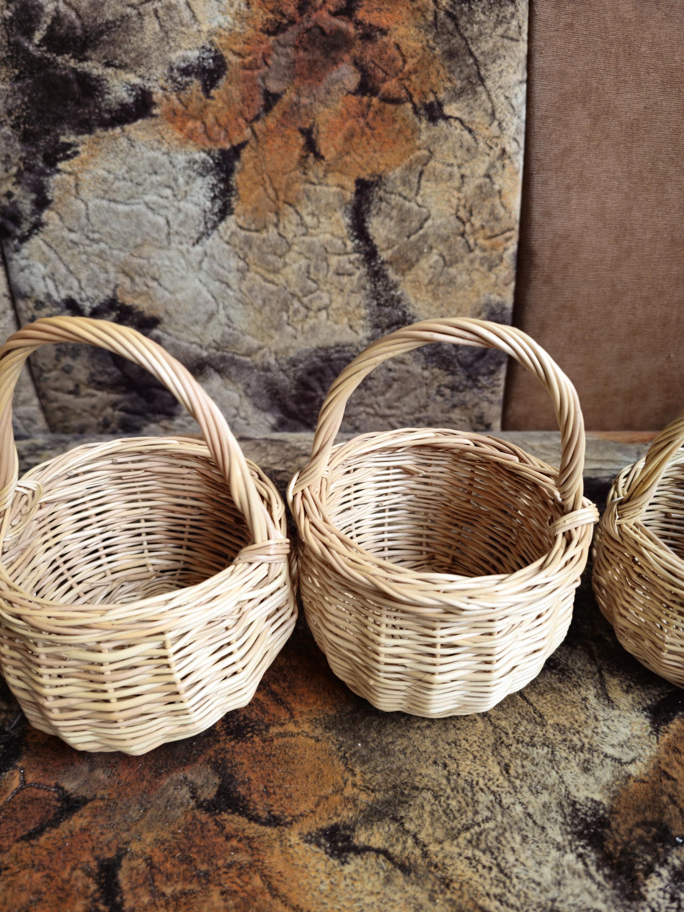 Small Handwoven Willow Basket with Handle | Rustic Foraging Charm