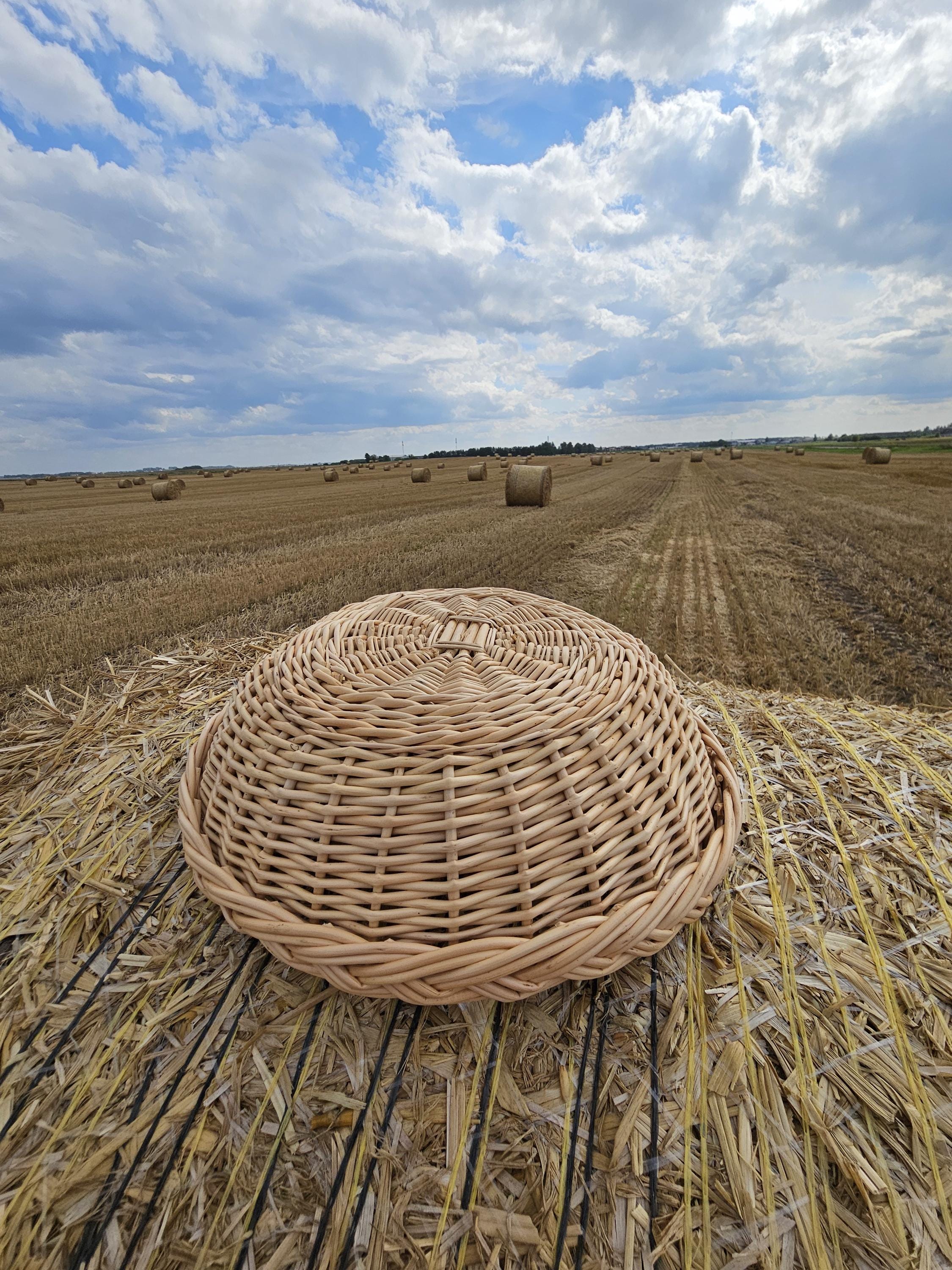 Rustic Wicker Plate – Handwoven Natural Table Centerpiece – Farmhouse Decorative Tray
