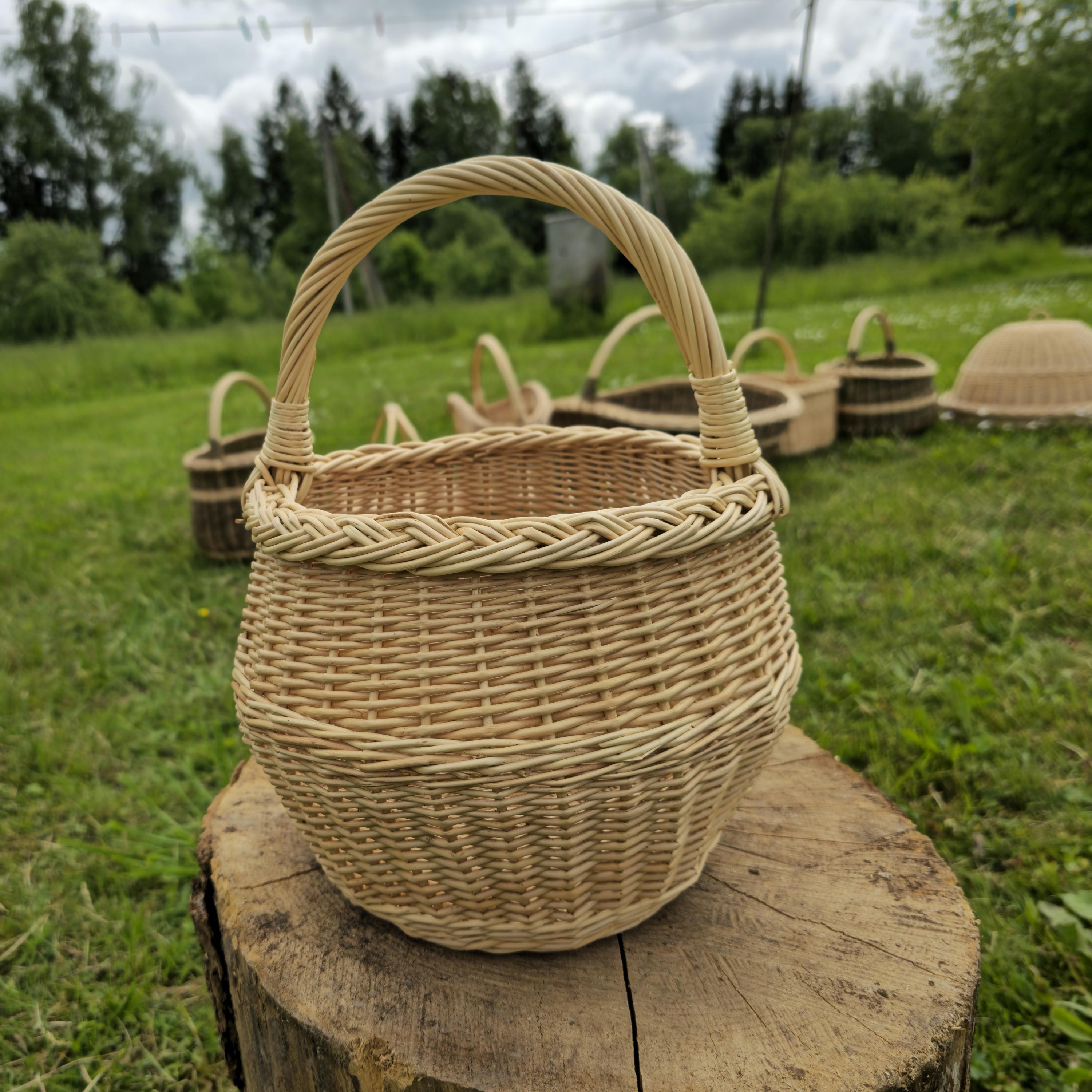 Small Wicker Basket: Handmade Willow Foraging Basket with Handle