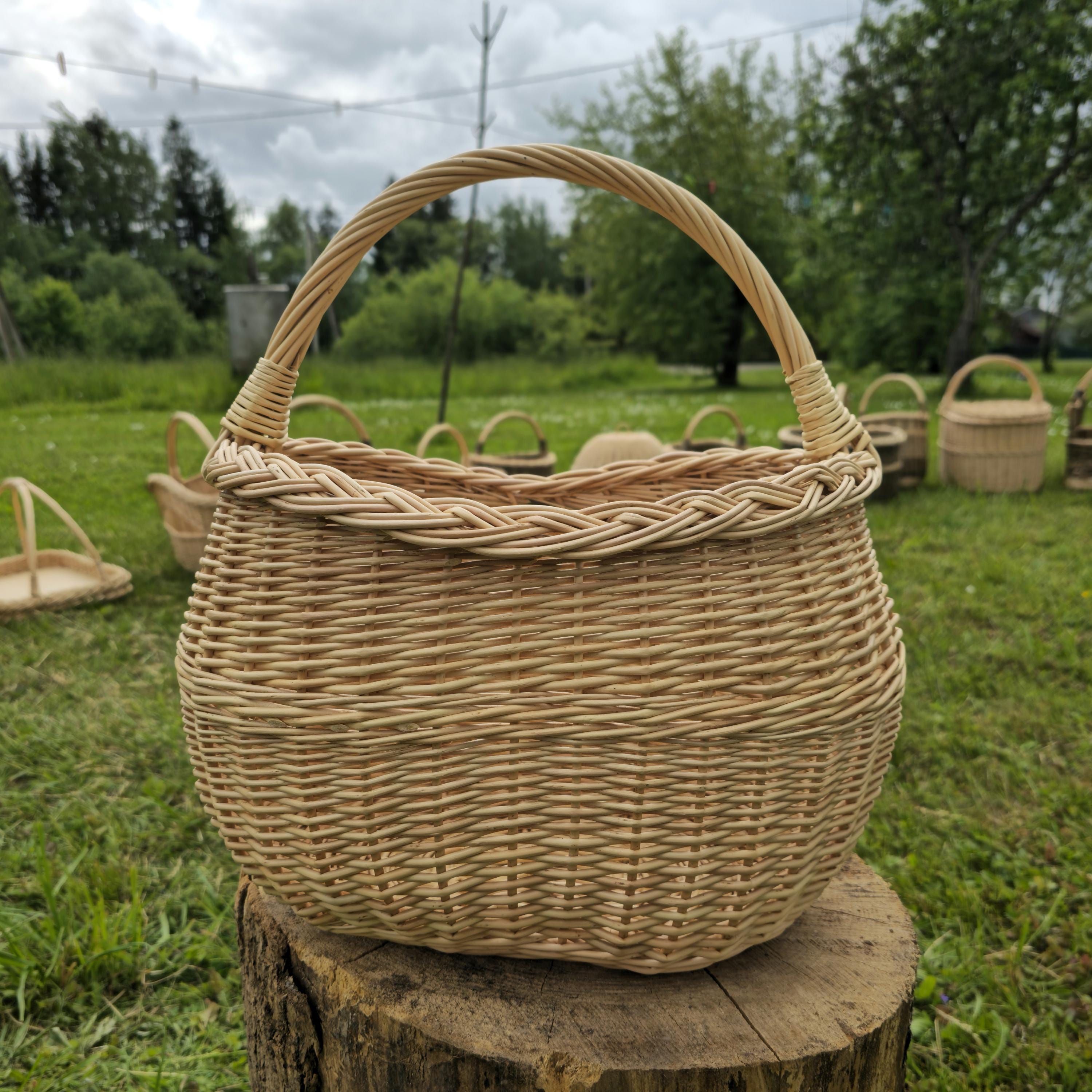 Handwoven Wicker Basket: Rustic Willow Storage, Lithuanian Craft