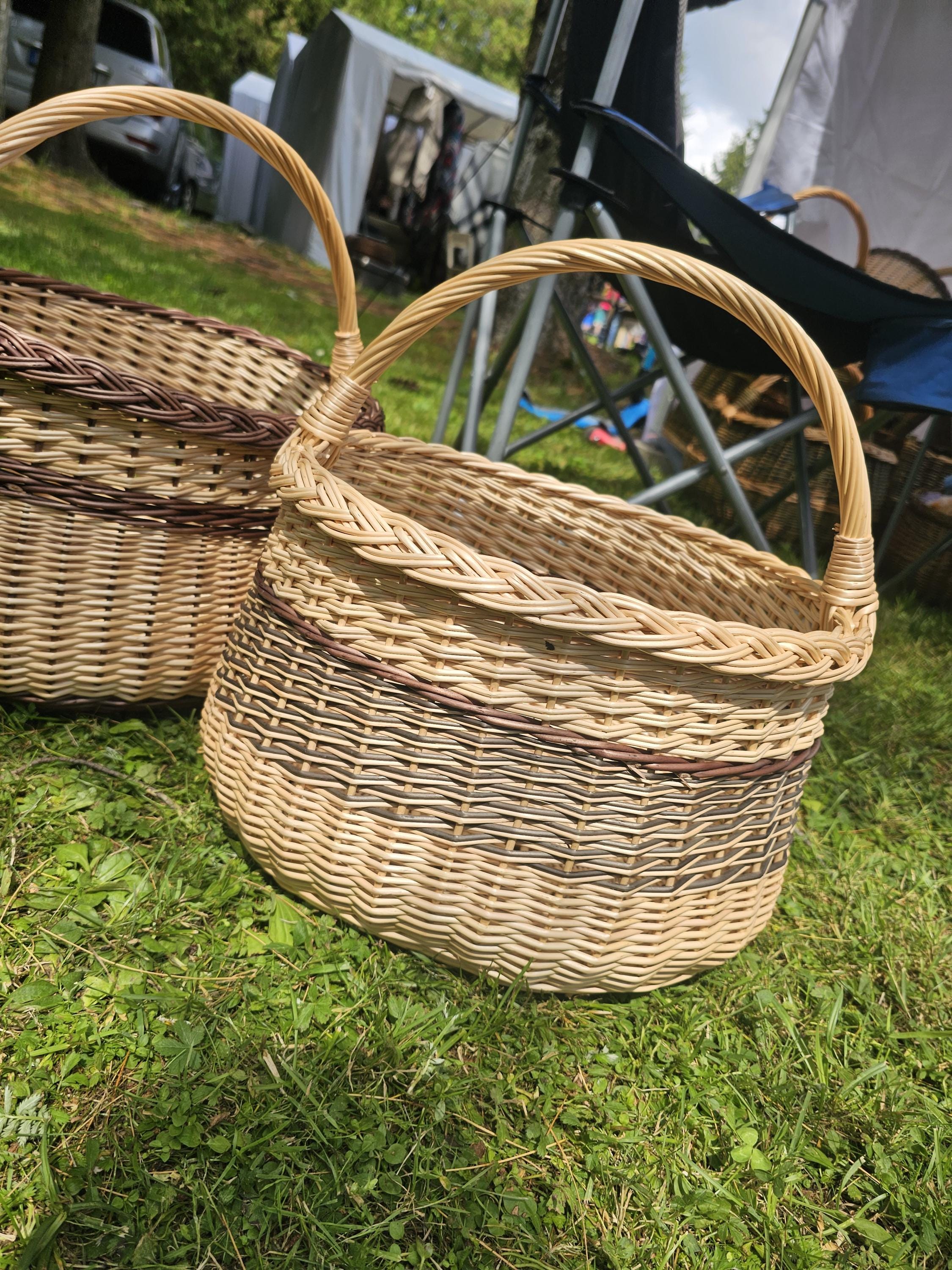 Handwoven Wicker Basket: Rustic Farmhouse Blanket Storage, Lithuanian Craft