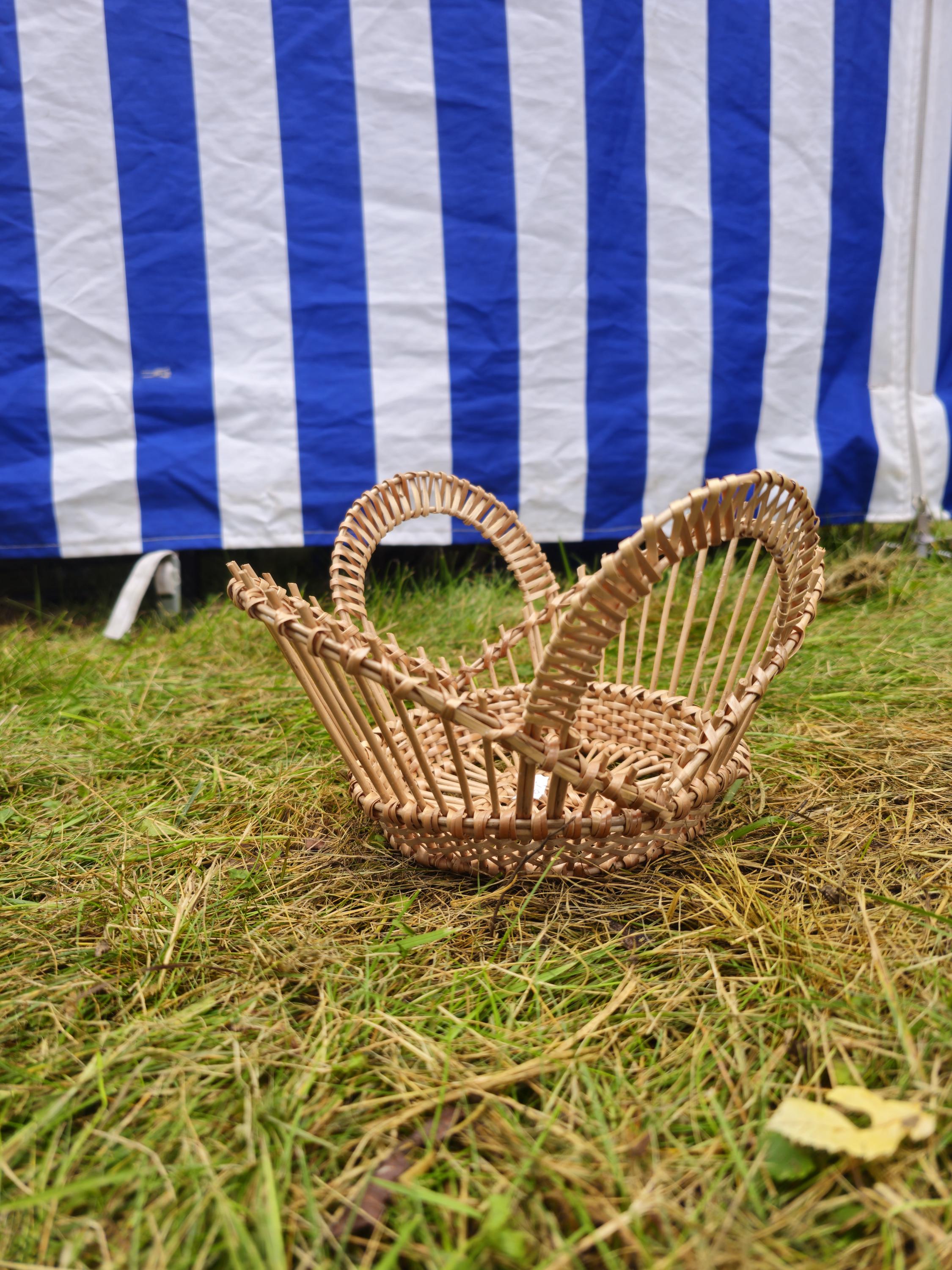 Rustic Open-Weave Willow Basket – Handwoven Decorative Bowl for Bread, Fruit or Display