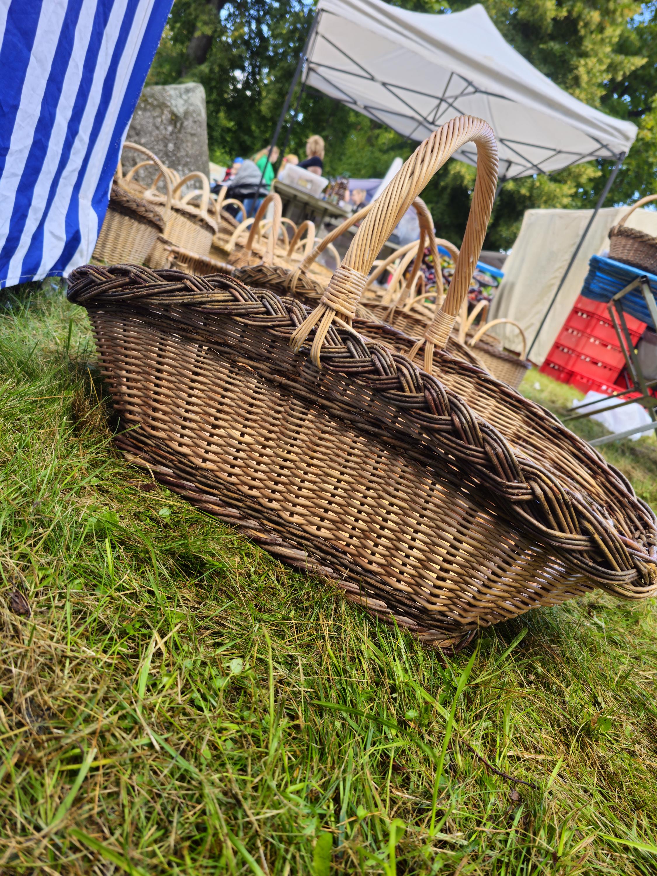 Wicker Gathering Basket with Wooden Base – Extra Large Handwoven Willow Basket