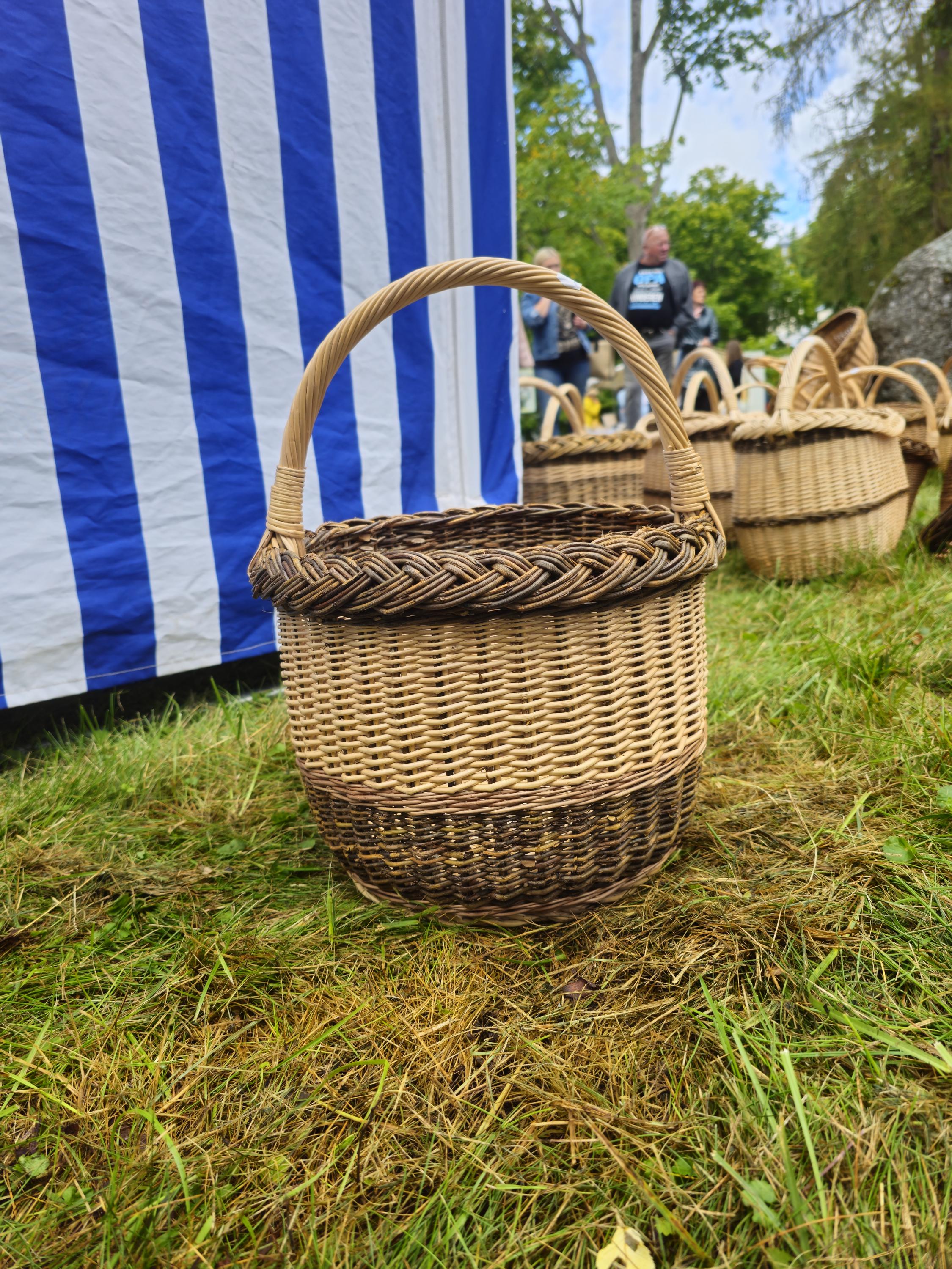 Wicker Basket with Dark Braided Rim – Rustic Handwoven Storage Basket