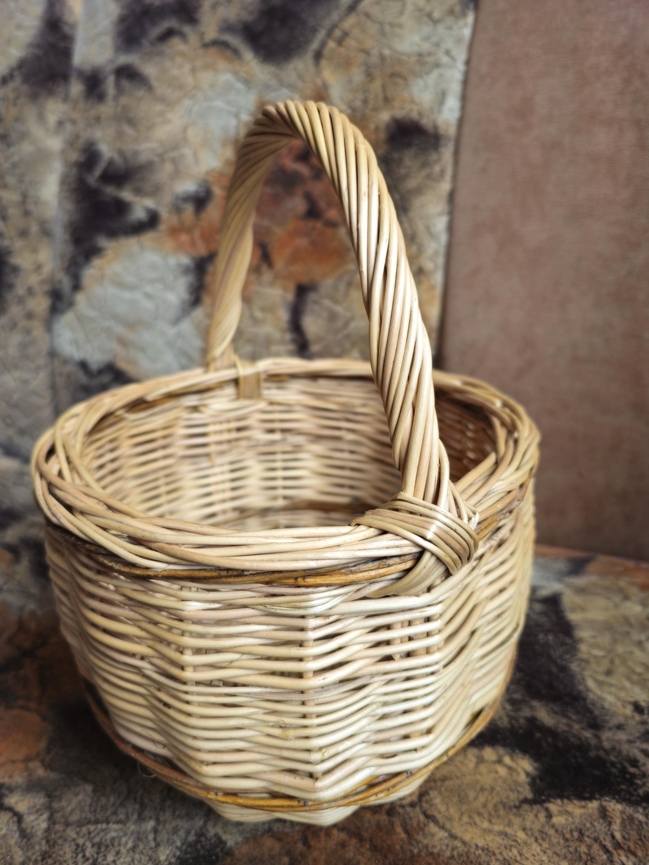 Handmade Willow Wicker Basket with Handle: Rustic Foraging & Home Decor