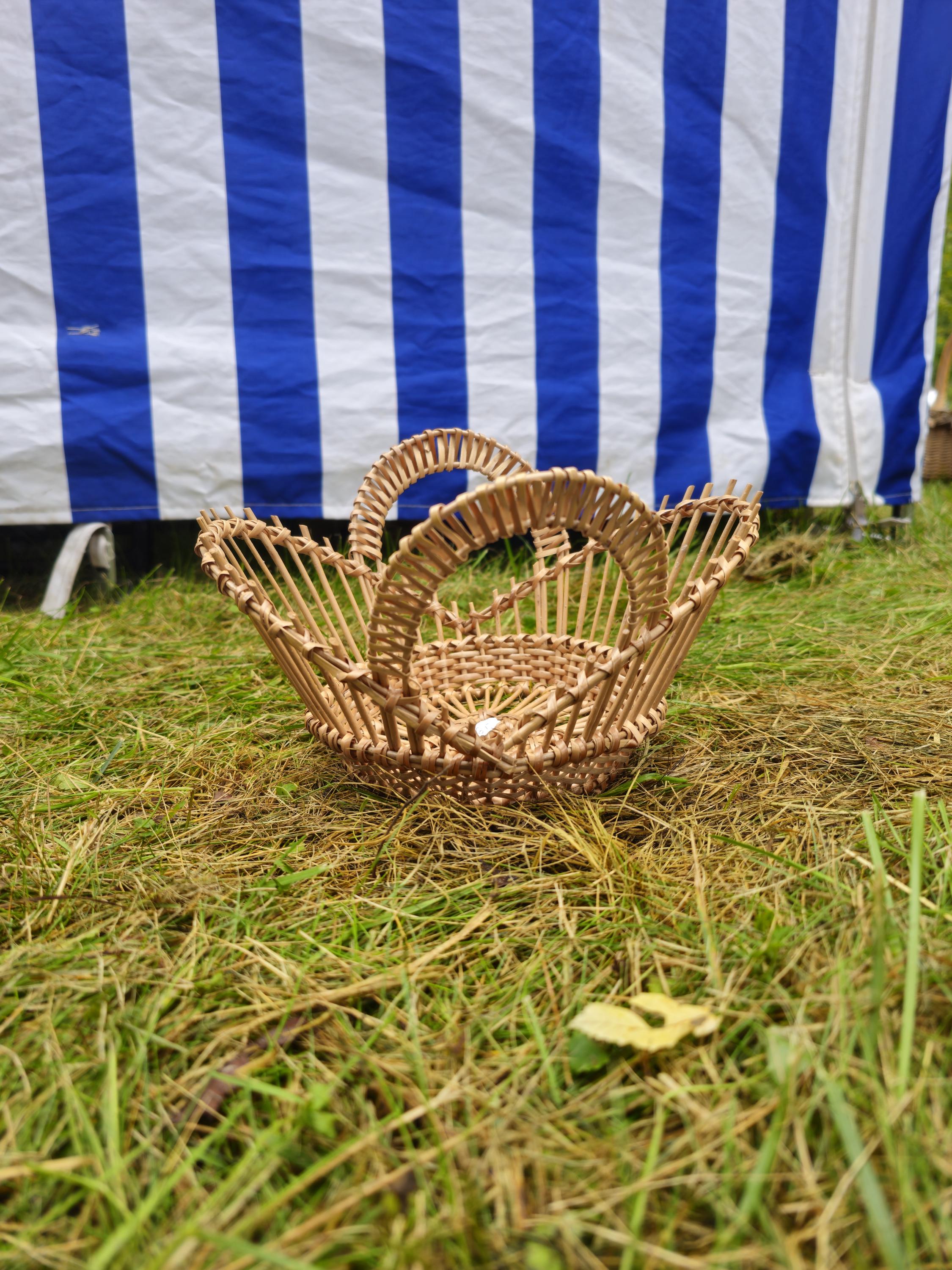 Rustic Open-Weave Willow Basket – Handwoven Decorative Bowl for Bread, Fruit or Display