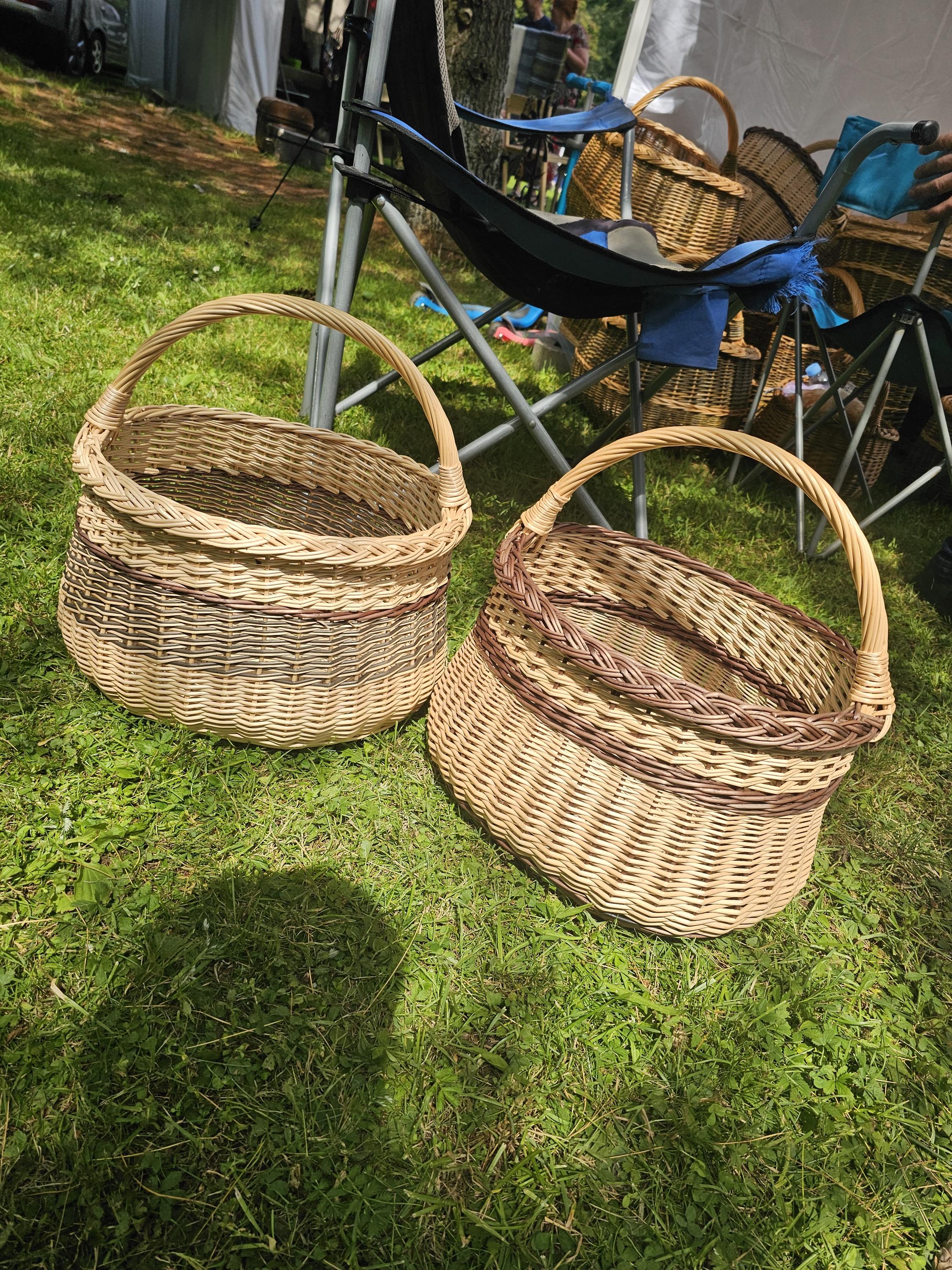 Handwoven Wicker Basket: Rustic Farmhouse Blanket Storage, Lithuanian Craft