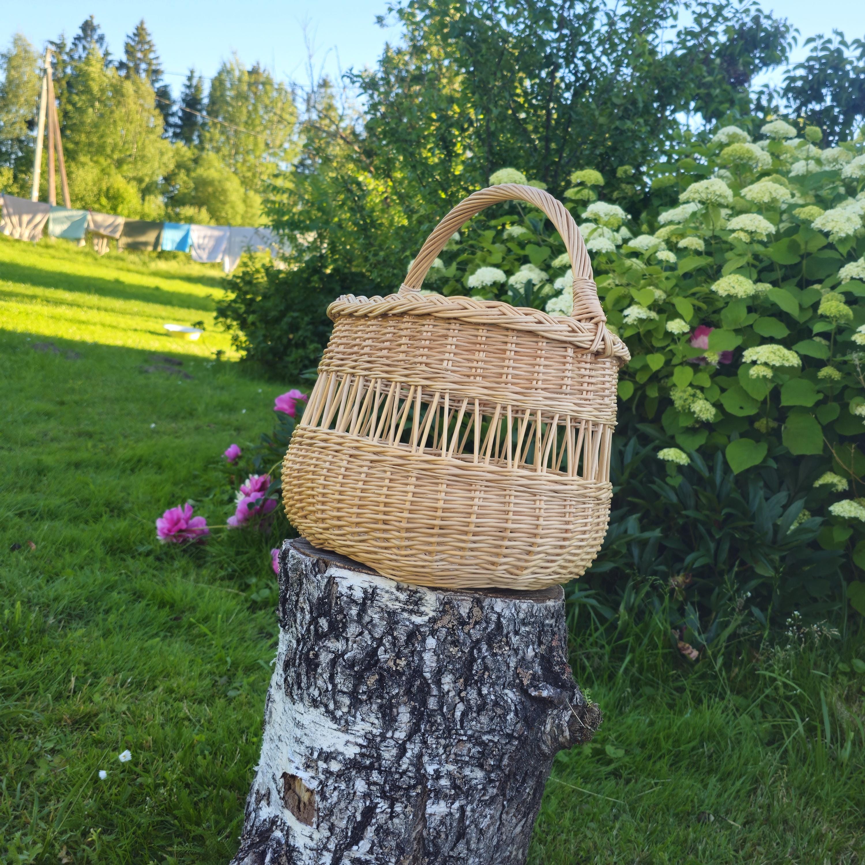 Handwoven Willow Foraging Basket: Rustic Cottagecore Decor, Handmade in Lithuania