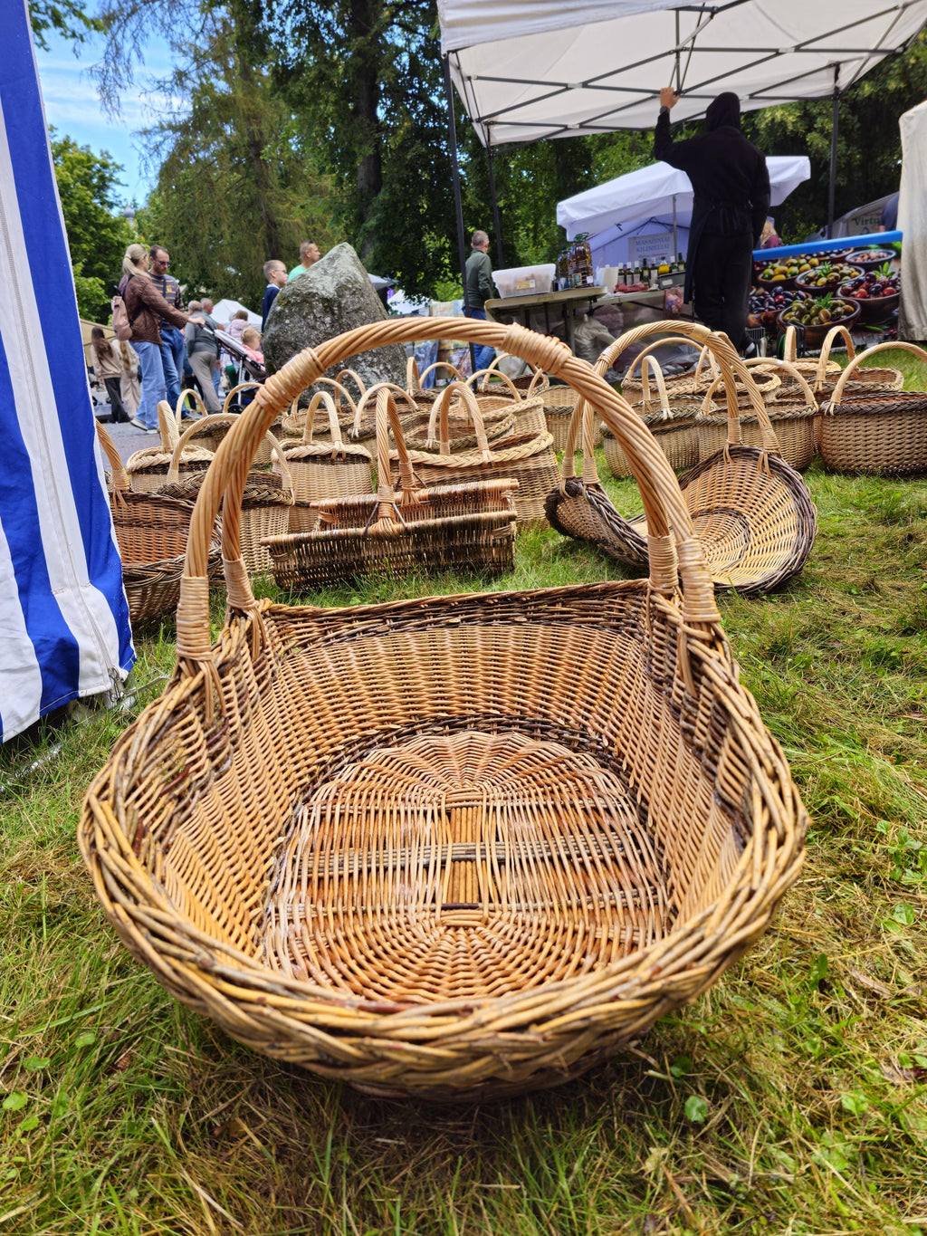 Extra Large Rustic Wicker Basket with Braided Rim – Handwoven Willow Basket for Gathering & Storage