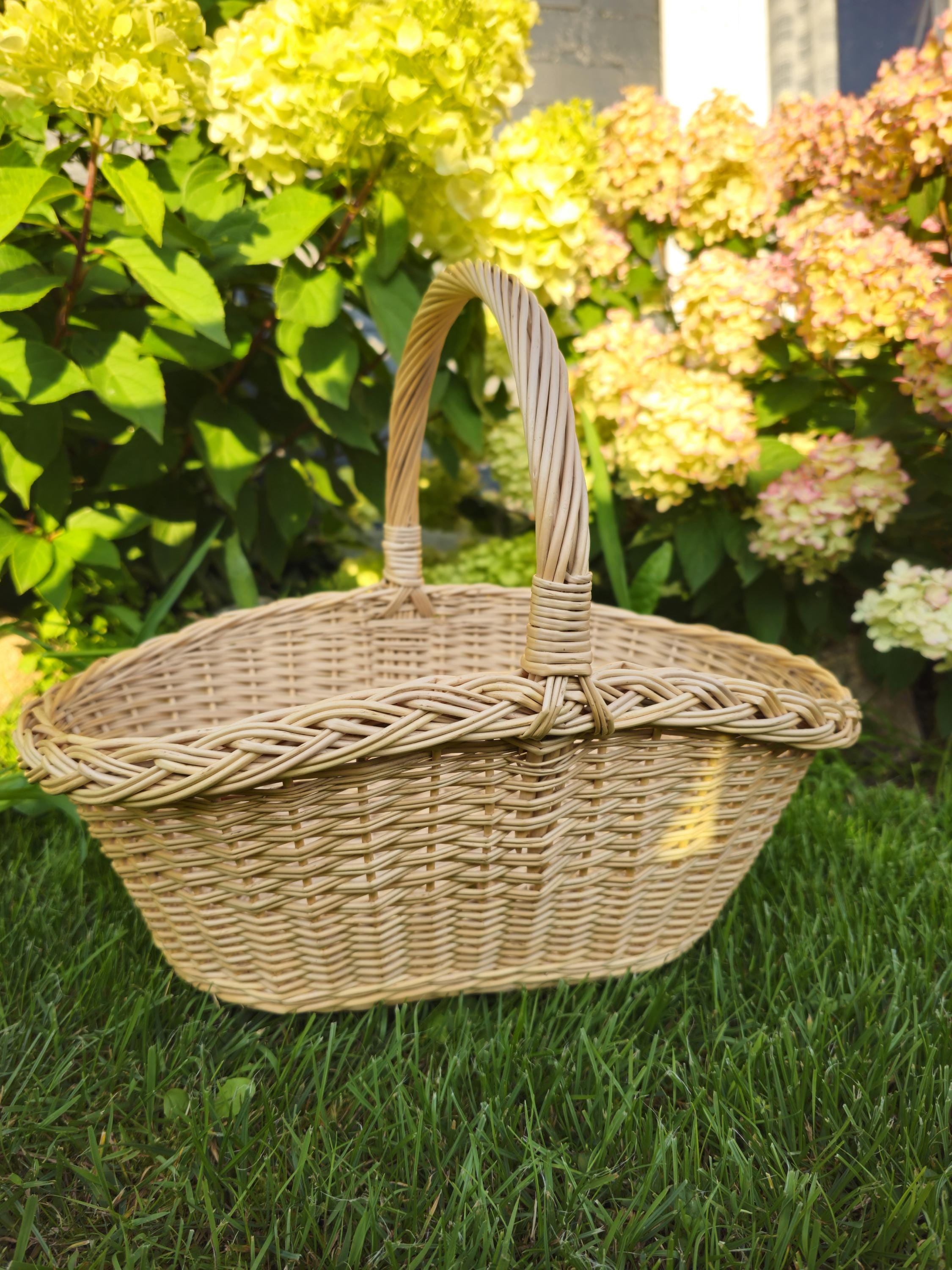 Handwoven Willow Basket: Farmhouse Decor & Bread Storage