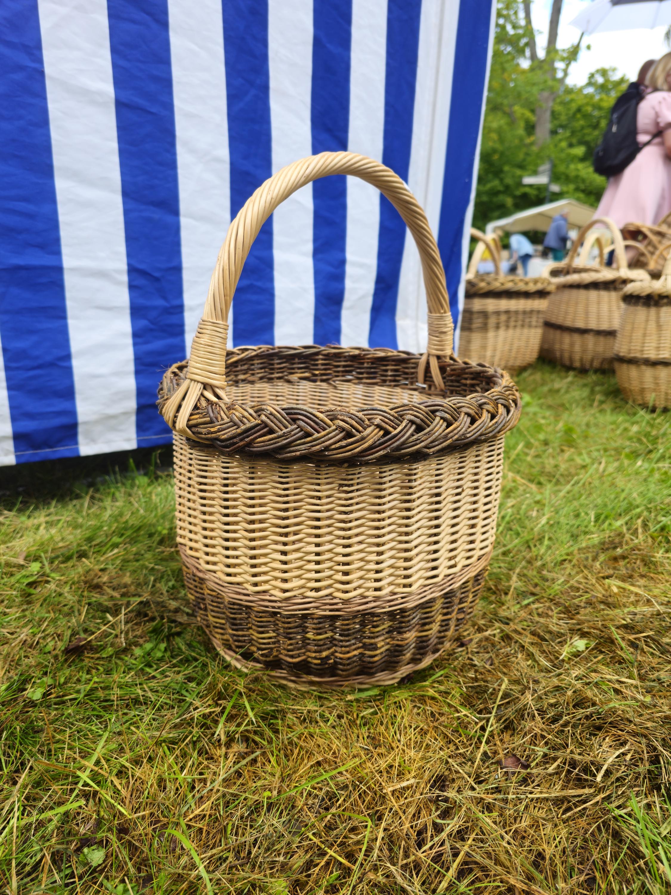 Wicker Basket with Dark Braided Rim – Rustic Handwoven Storage Basket
