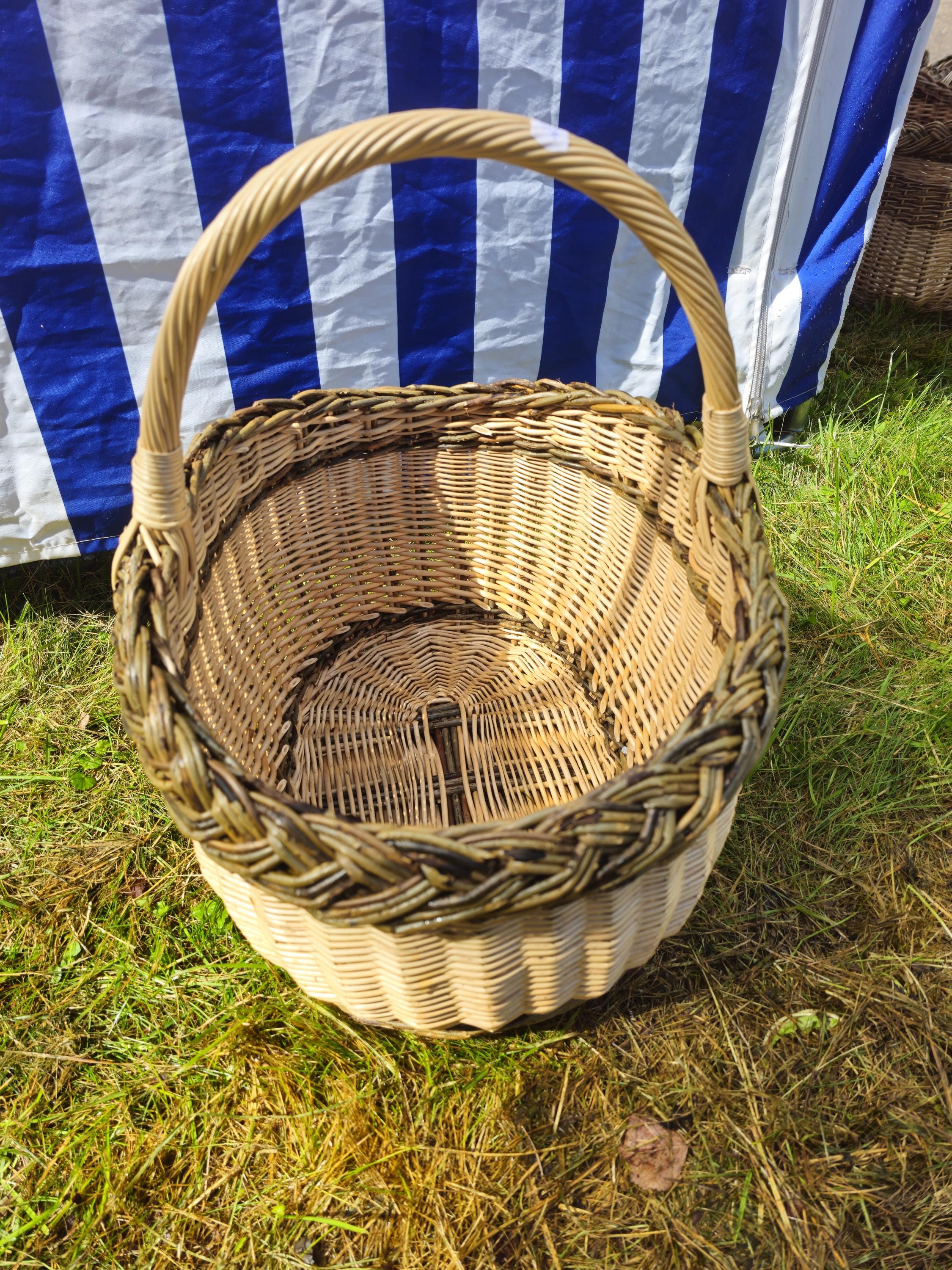 Wicker Oval Basket with Braided Rim – Medium Handwoven Willow Basket