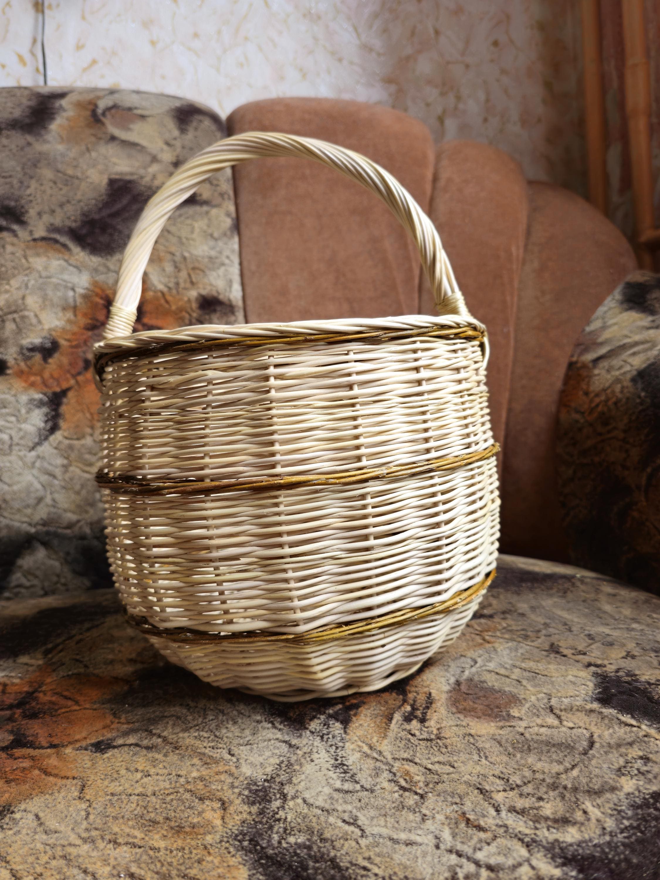 Rustic Handwoven Wicker Basket – Traditional Gathering Basket