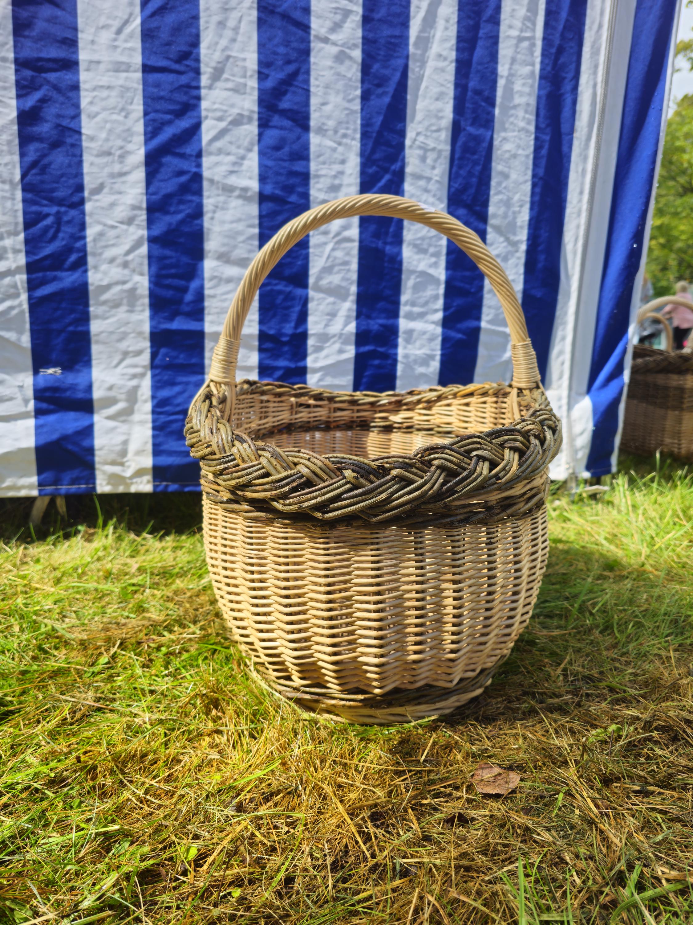 Wicker Oval Basket with Braided Rim – Medium Handwoven Willow Basket