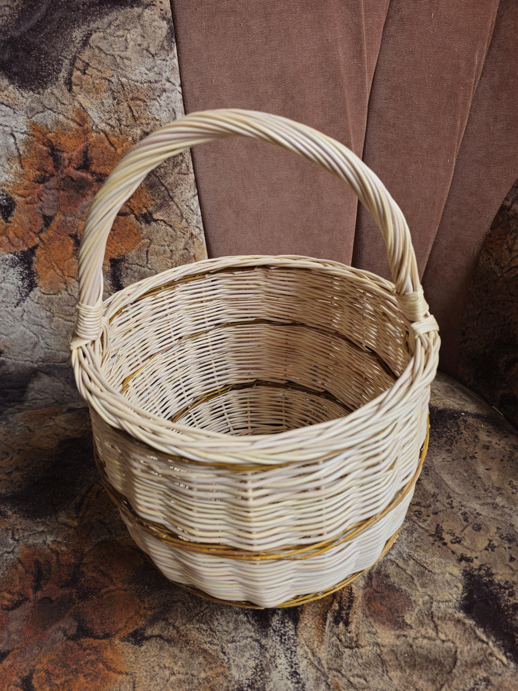 Rustic Handwoven Wicker Basket – Traditional Gathering Basket