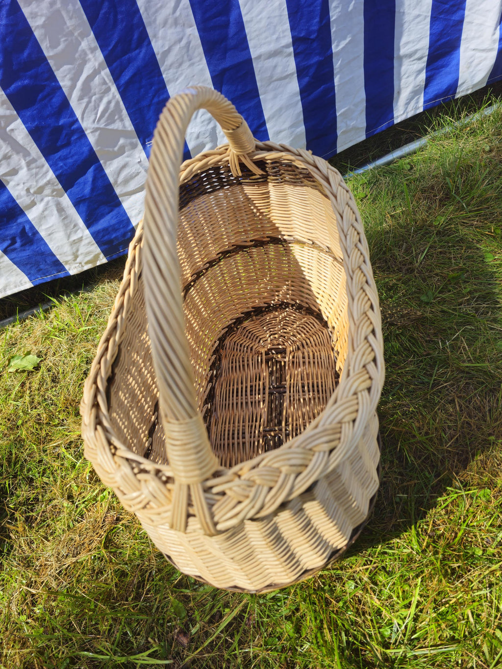Wicker Oval Basket with Braided Rim – Medium Handwoven Willow Basket