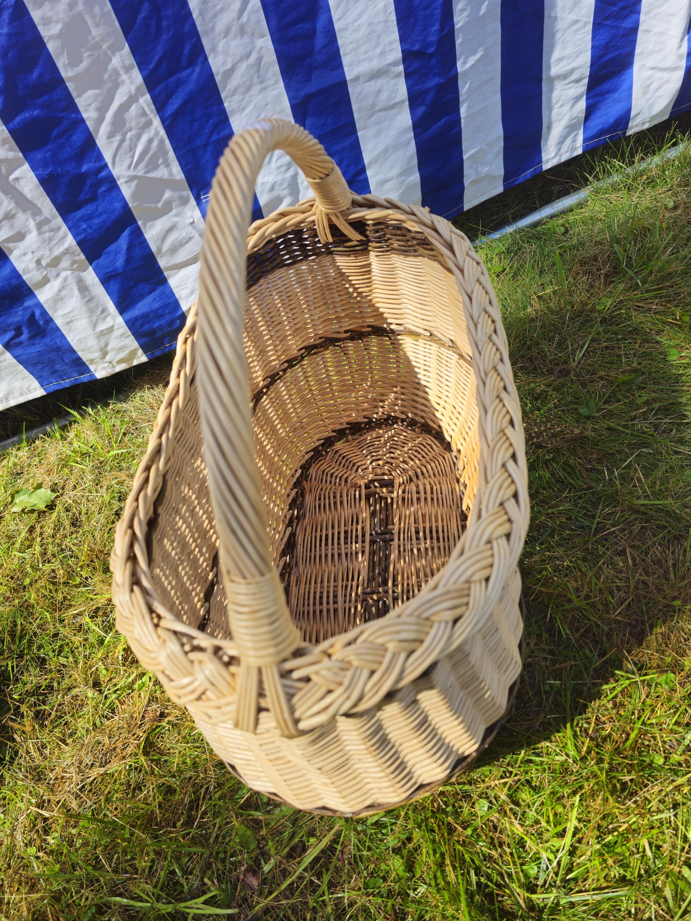 Wicker Oval Basket with Braided Rim – Medium Handwoven Willow Basket