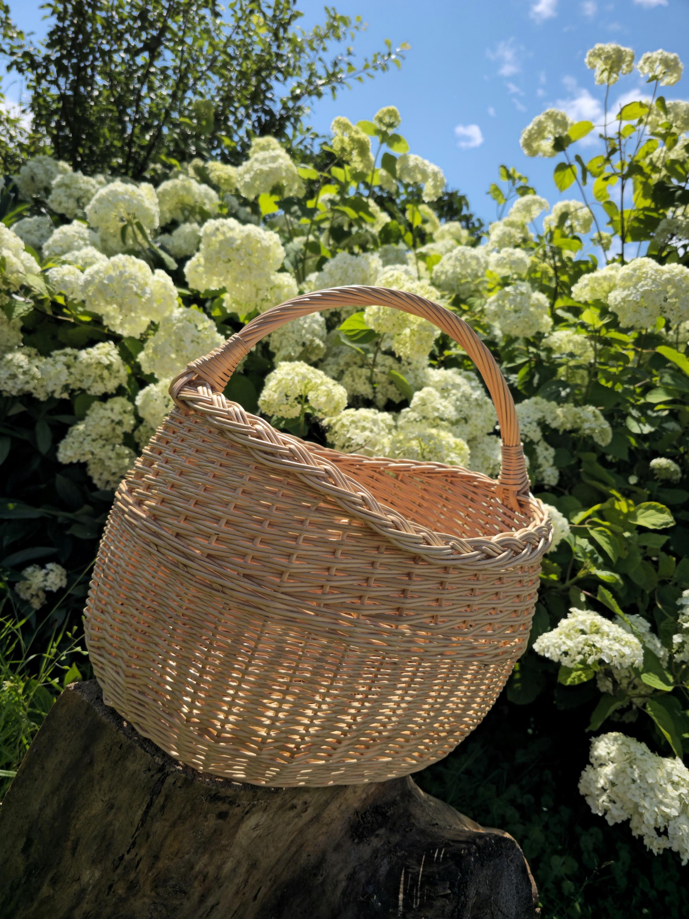 Rustic Decorative Wicker Basket – Handwoven Natural Storage – Farmhouse Cottagecore Home Decor