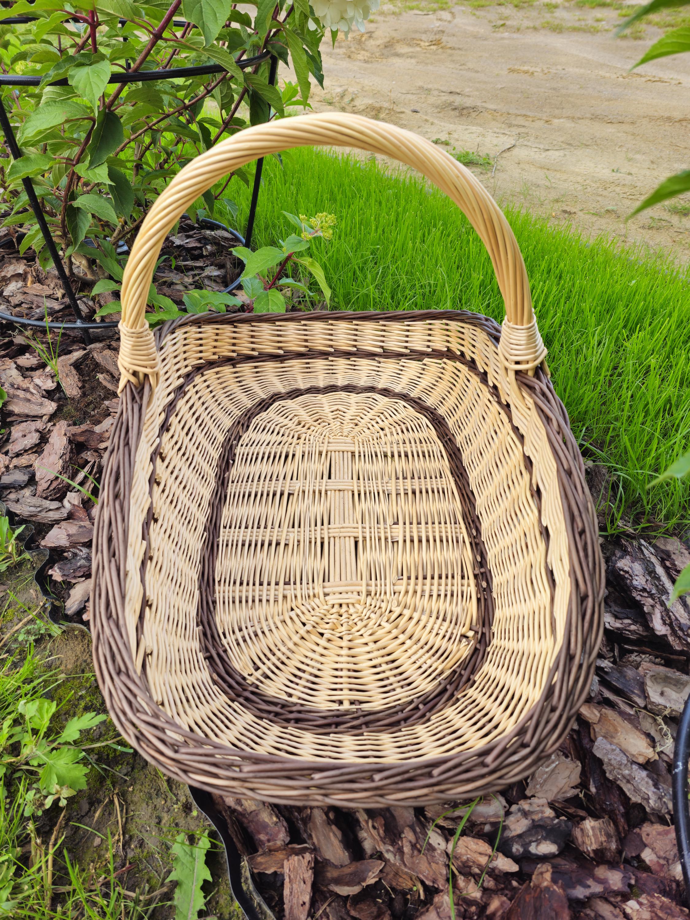 Extra-large Wicker Basket | Two-Tone Willow Trug for Foraging & Flower Gathering | Rustic Farmhouse Decoration