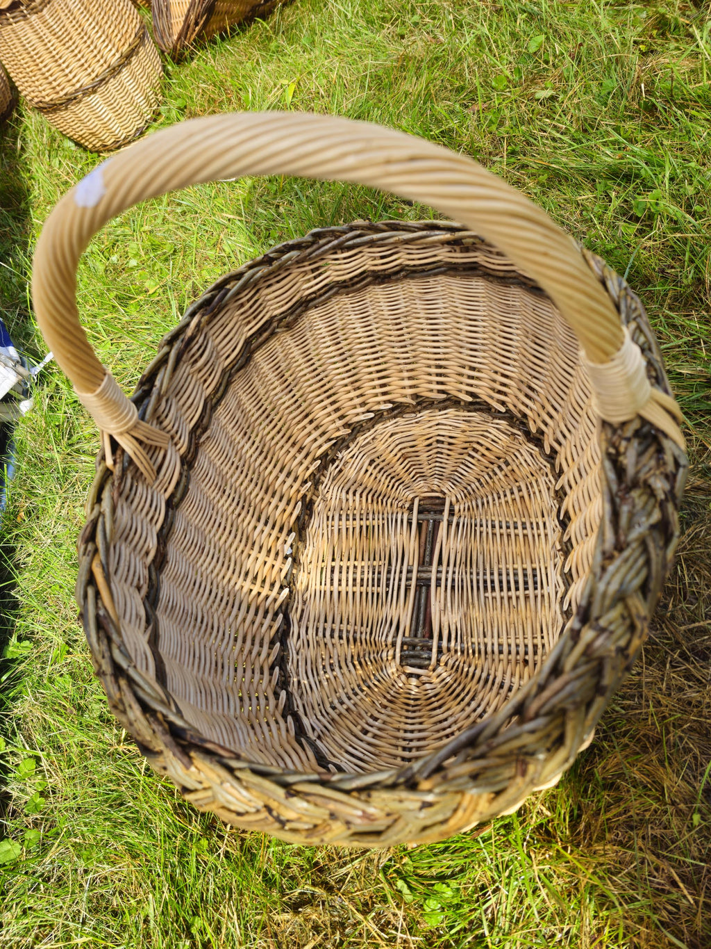 Wicker Oval Basket with Braided Rim – Medium Handwoven Willow Basket