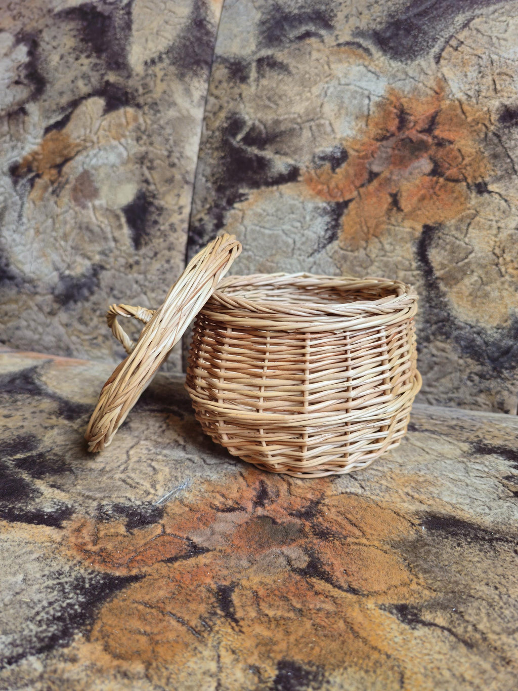 Handwoven Willow Basket Jar with Lid: Rustic Kitchen & Home Decor