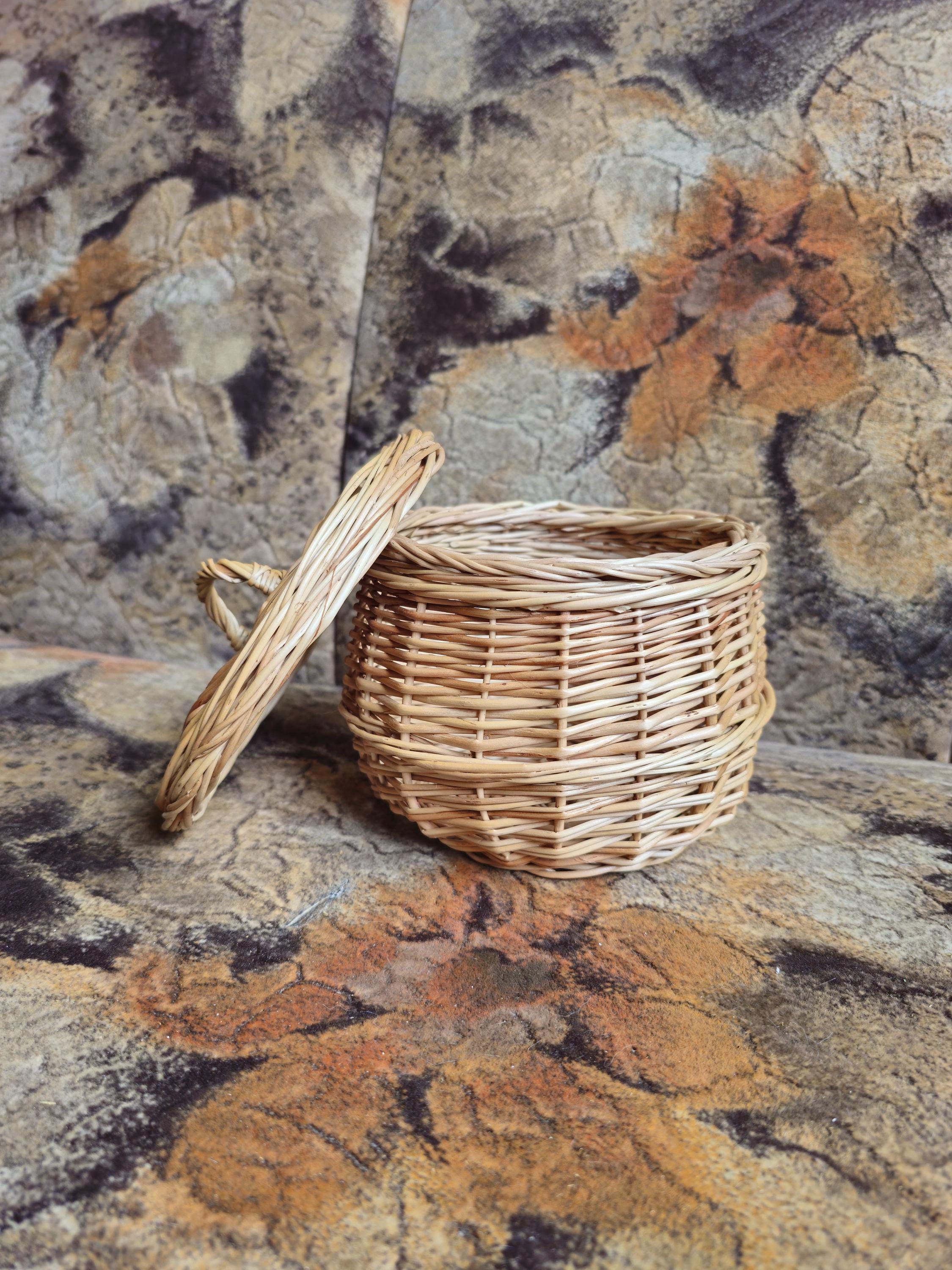 Handwoven Willow Basket Jar with Lid: Rustic Kitchen & Home Decor