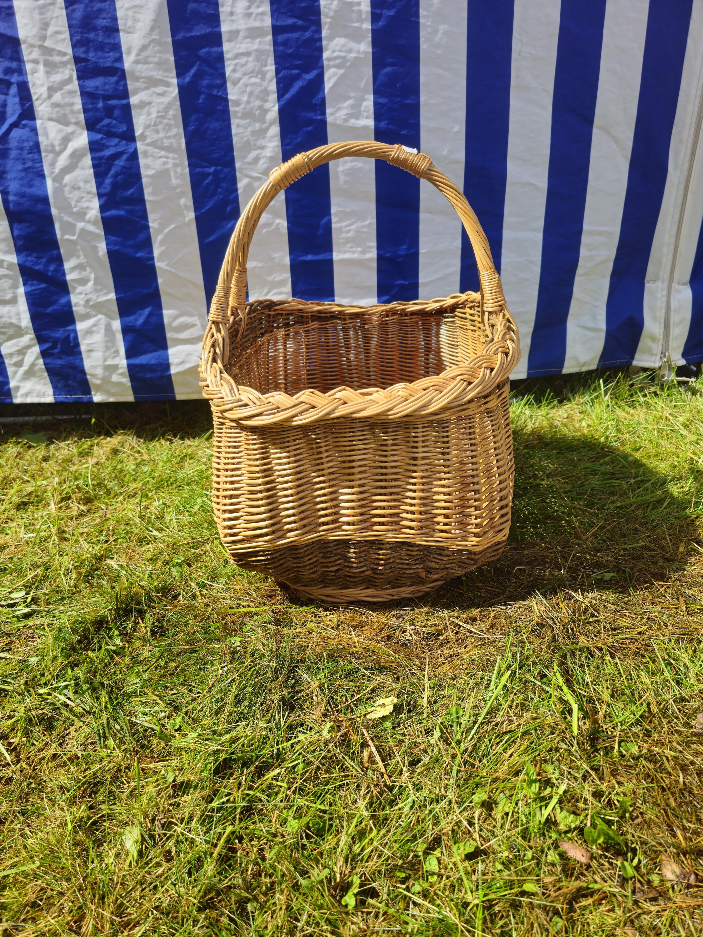 Wicker Mushroom Basket with Thick Braided Edge – Traditional Handwoven Foraging Basket